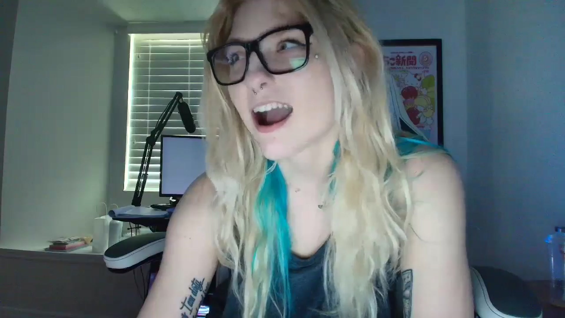 Gallery image thumbnail from DuckChan0's myfreecams stream on, 05/19/2025, 15:57 image 15 of 20