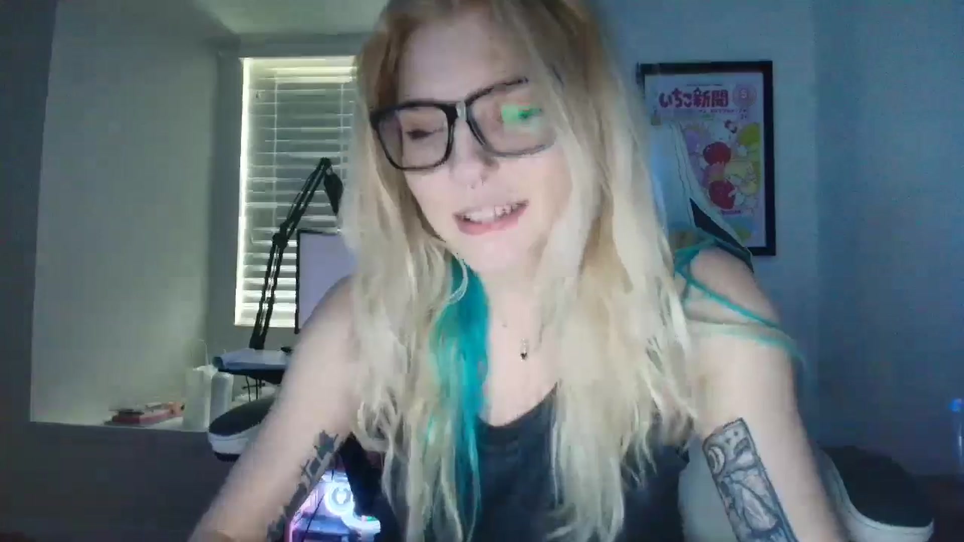 Gallery image thumbnail from DuckChan0's myfreecams stream on, 05/19/2025, 15:57 image 17 of 20