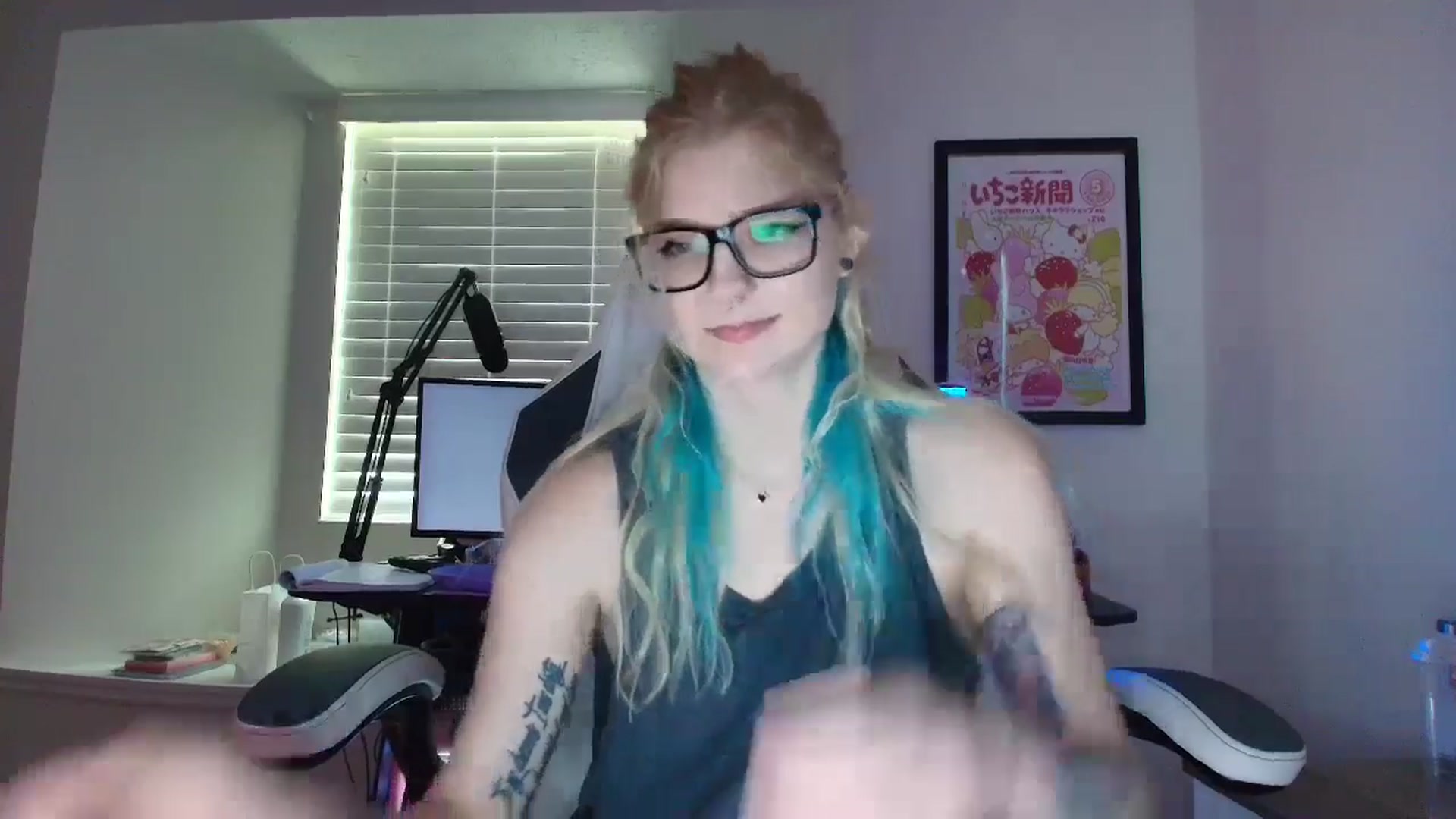 Gallery image thumbnail from DuckChan0's myfreecams stream on, 05/19/2025, 15:57 image 8 of 20