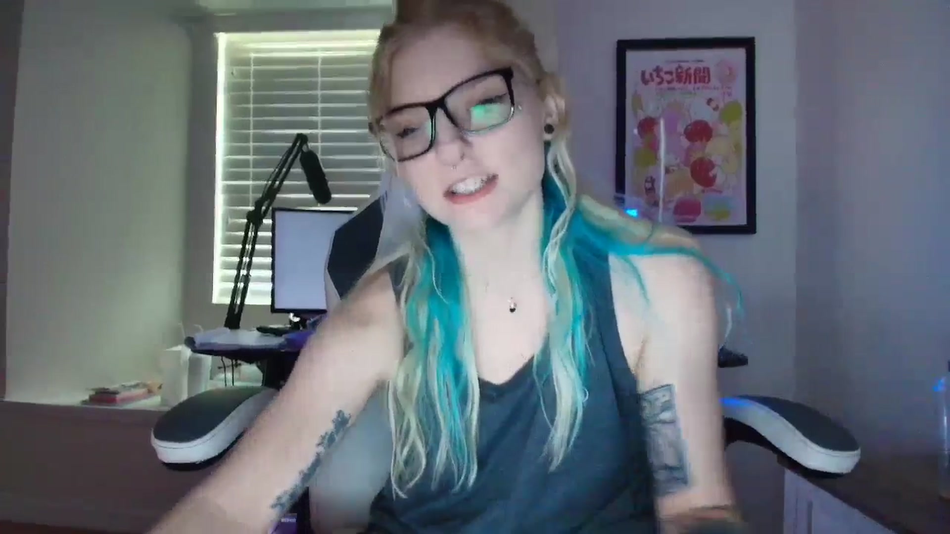 Gallery image thumbnail from DuckChan0's myfreecams stream on, 05/19/2025, 15:57 image 6 of 20