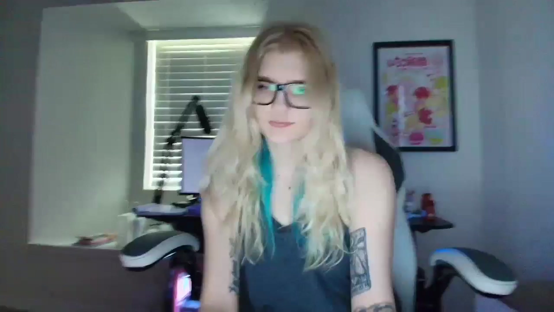 Gallery image thumbnail from DuckChan0's myfreecams stream on, 05/19/2025, 15:57 image 1 of 20