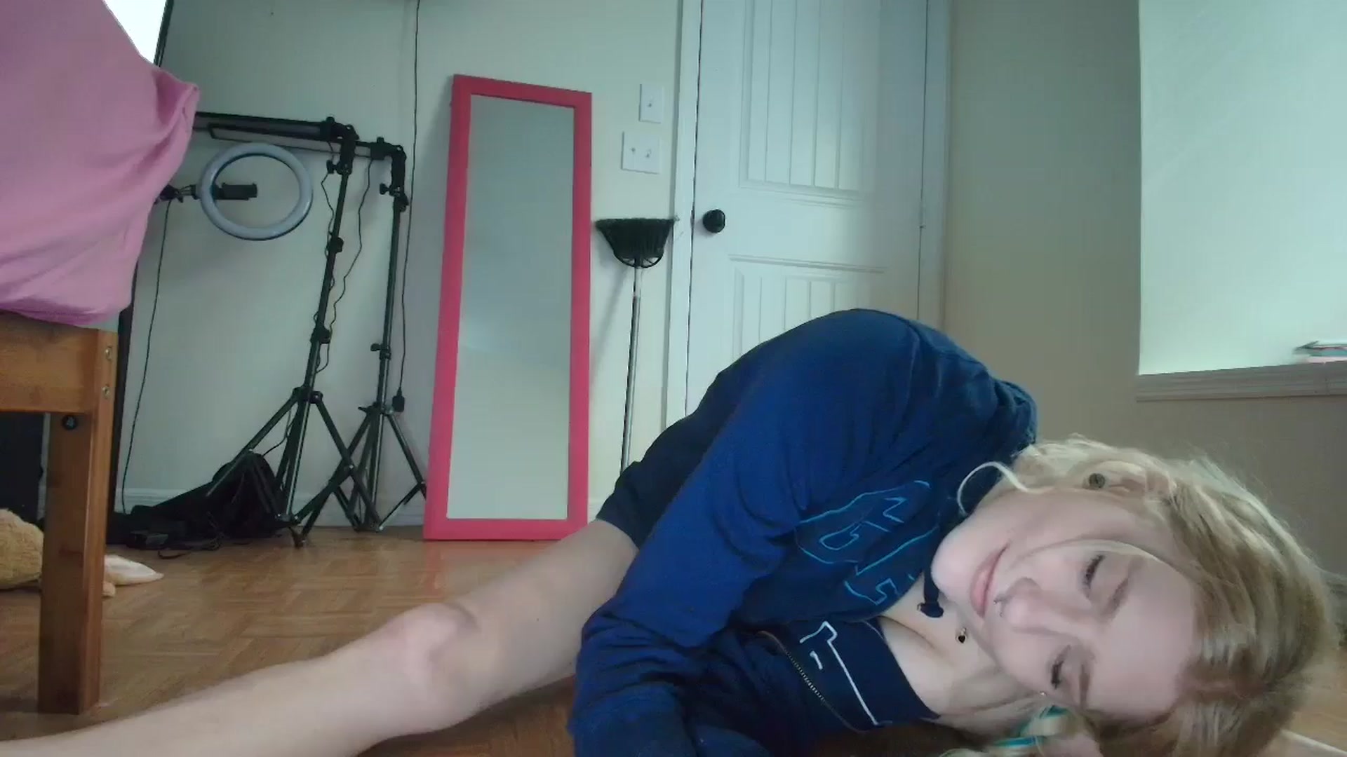 Gallery image thumbnail from DuckChan0's myfreecams stream on, 05/20/2025, 13:47 image 15 of 20