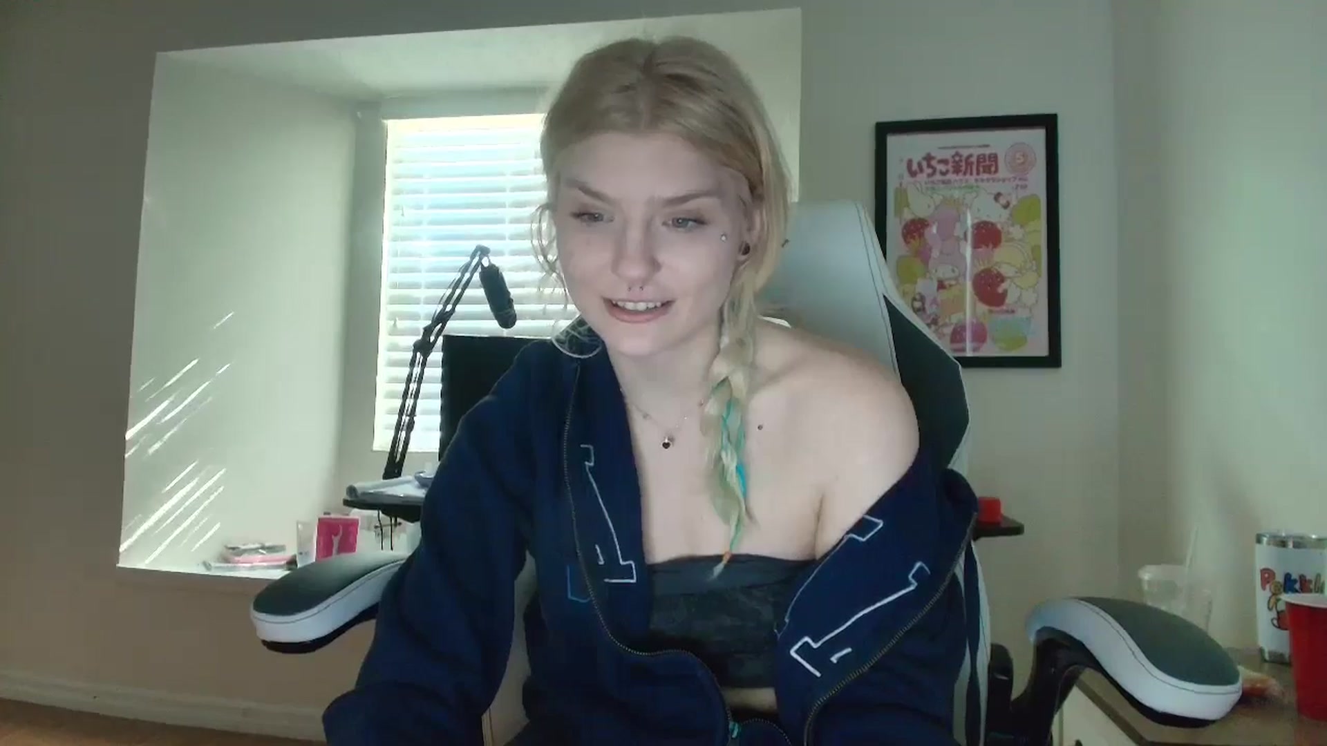 Gallery image thumbnail from DuckChan0's myfreecams stream on, 05/20/2025, 13:47 image 20 of 20