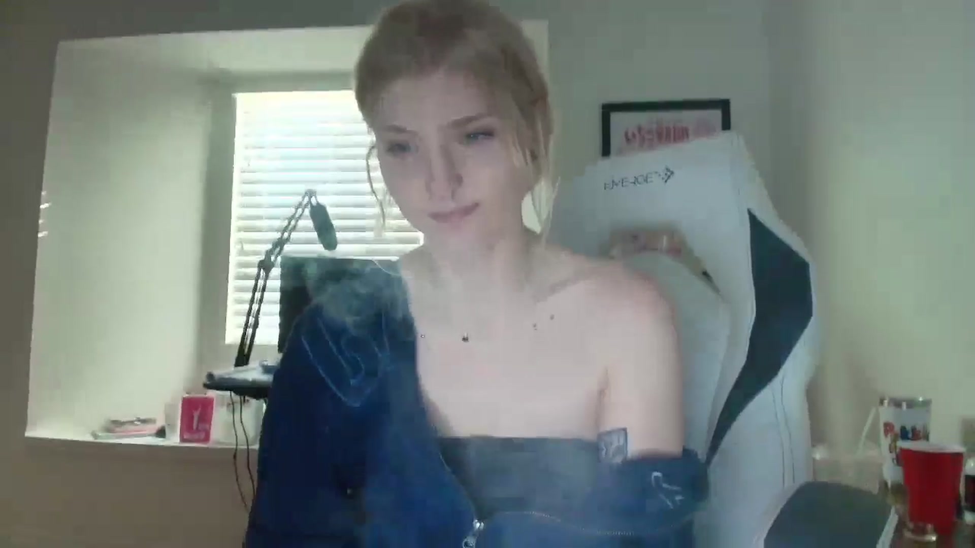 Gallery image thumbnail from DuckChan0's myfreecams stream on, 05/20/2025, 13:47 image 10 of 20