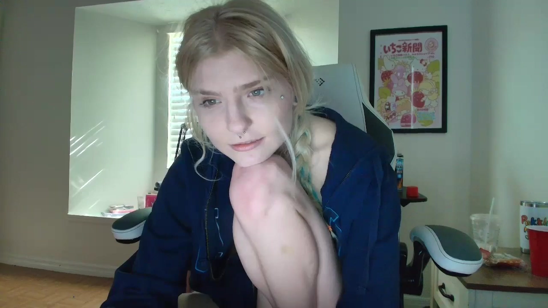 Gallery image thumbnail from DuckChan0's myfreecams stream on, 05/20/2025, 13:47 image 18 of 20