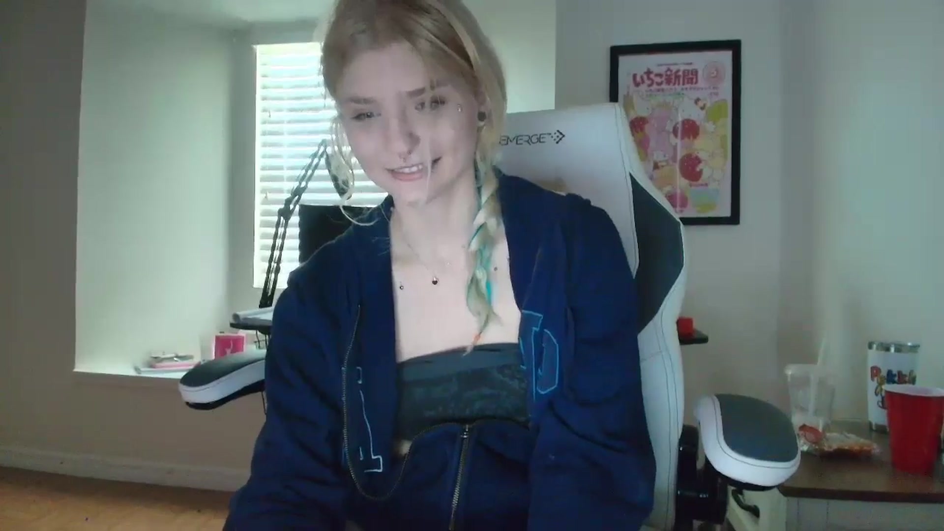 Gallery image thumbnail from DuckChan0's myfreecams stream on, 05/20/2025, 13:47 image 17 of 20