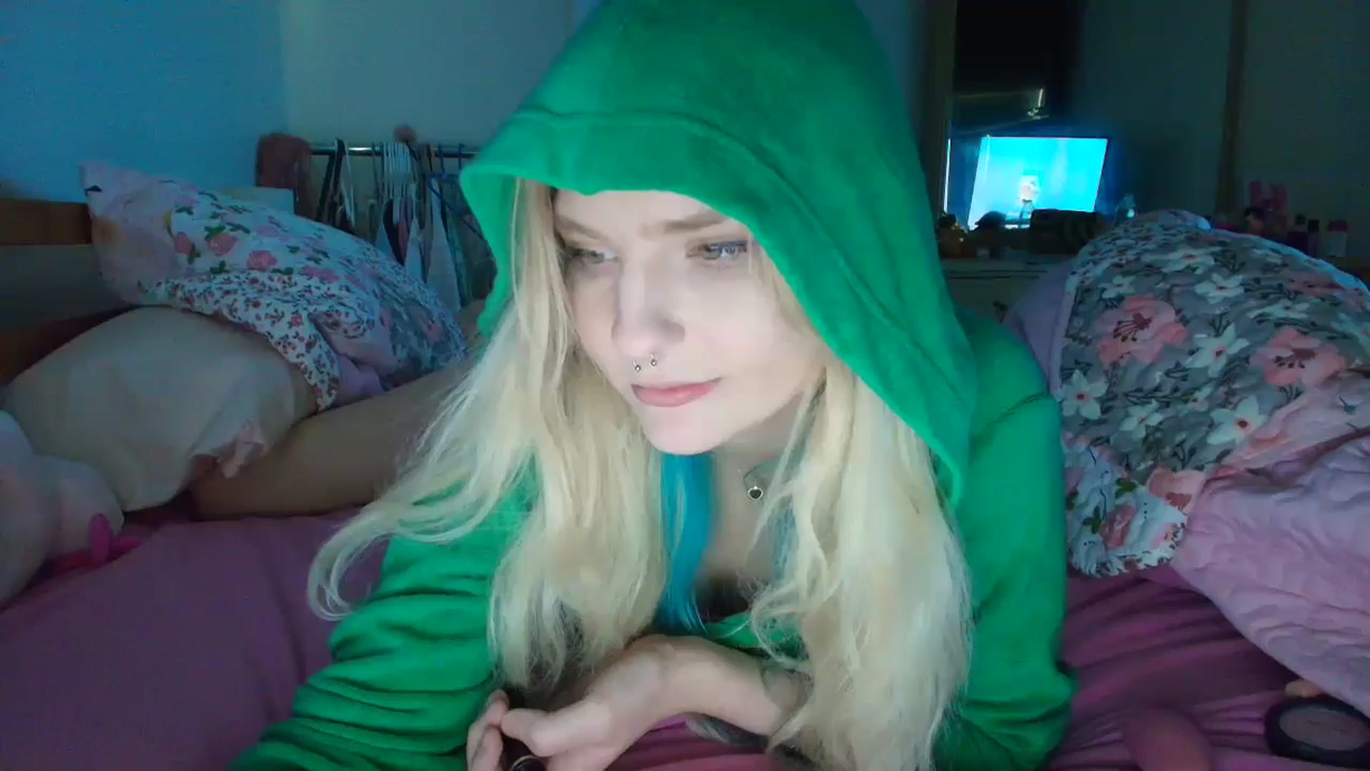 Gallery image thumbnail from DuckChan0's myfreecams stream on, 05/21/2025, 14:49 image 15 of 20