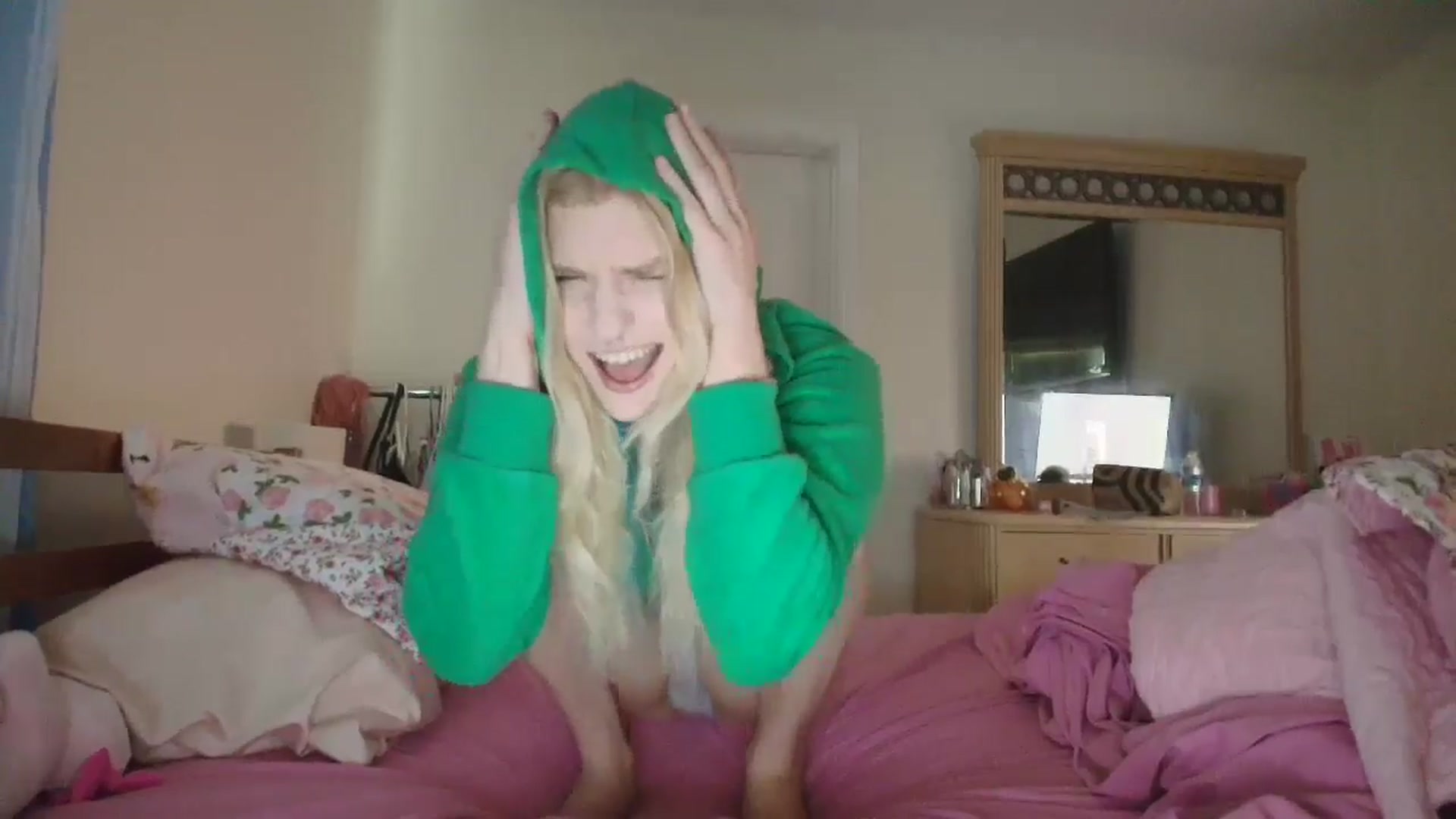 Gallery image thumbnail from DuckChan0's myfreecams stream on, 05/21/2025, 14:49 image 9 of 20