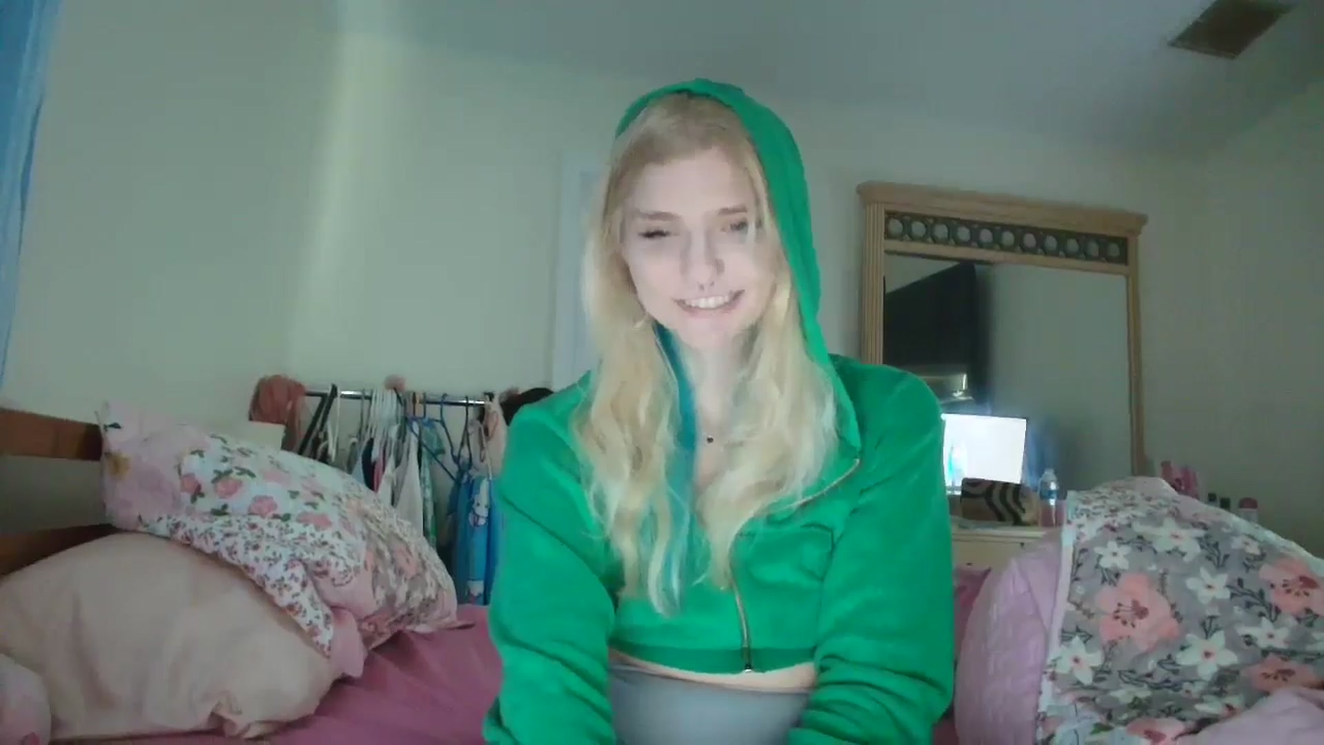Gallery image thumbnail from DuckChan0's myfreecams stream on, 05/21/2025, 14:49 image 19 of 20