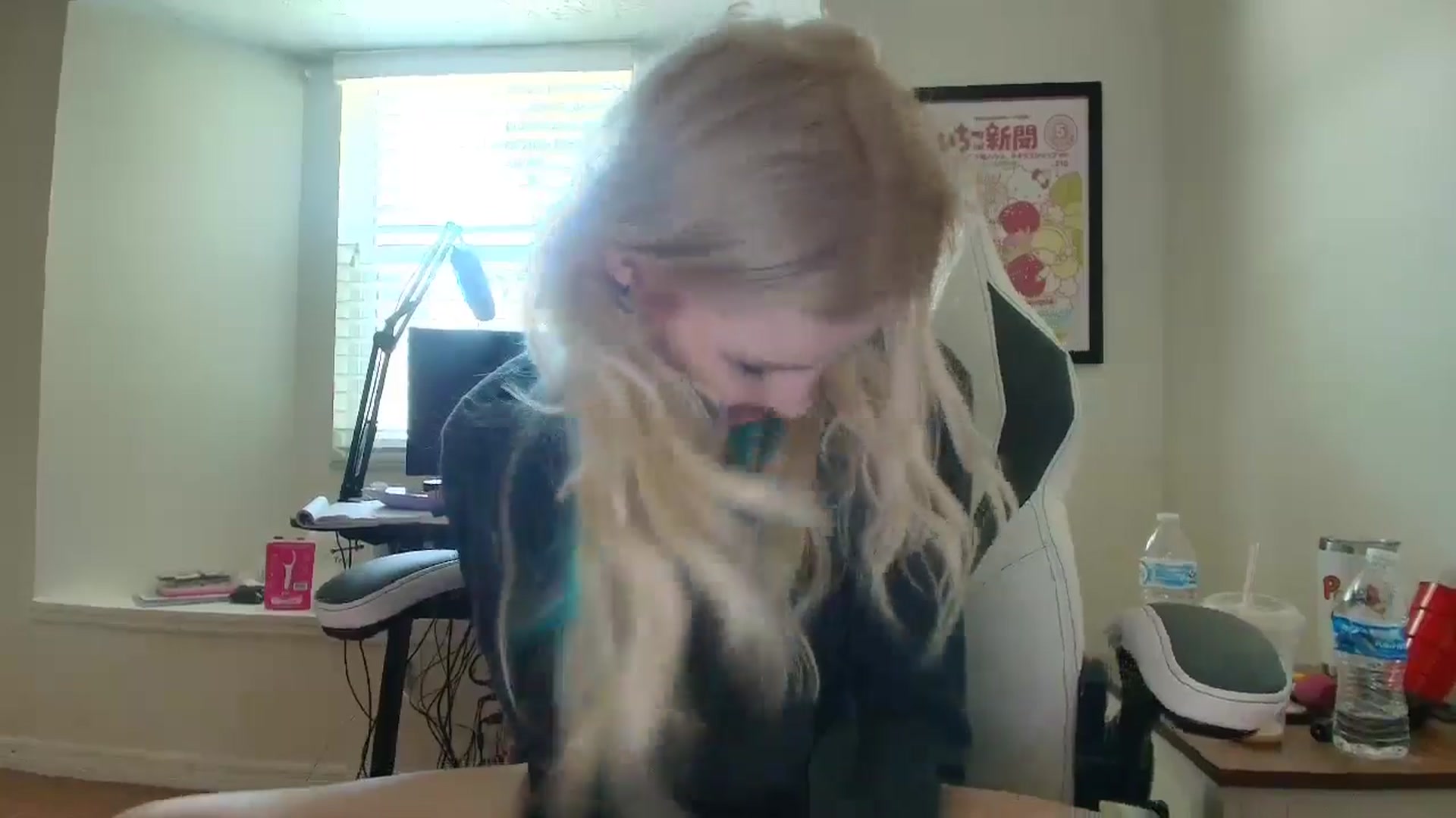 Gallery image thumbnail from DuckChan0's myfreecams stream on, 05/21/2025, 16:35 image 15 of 20