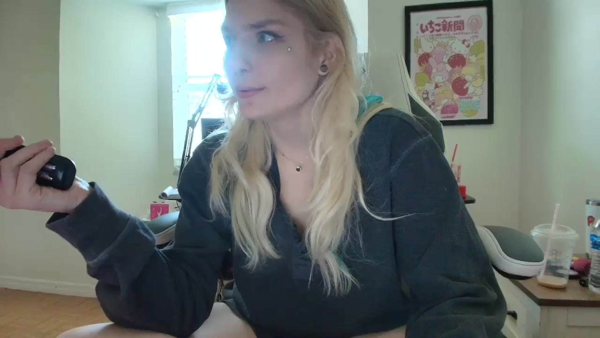 Gallery image thumbnail from DuckChan0's myfreecams stream on, 05/21/2025, 16:35 image 4 of 20