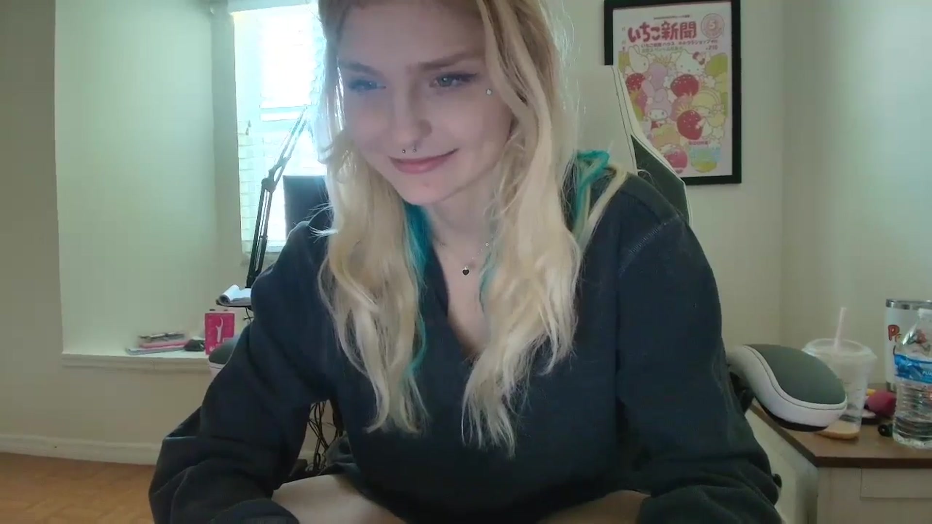 Gallery image thumbnail from DuckChan0's myfreecams stream on, 05/21/2025, 16:35 image 7 of 20