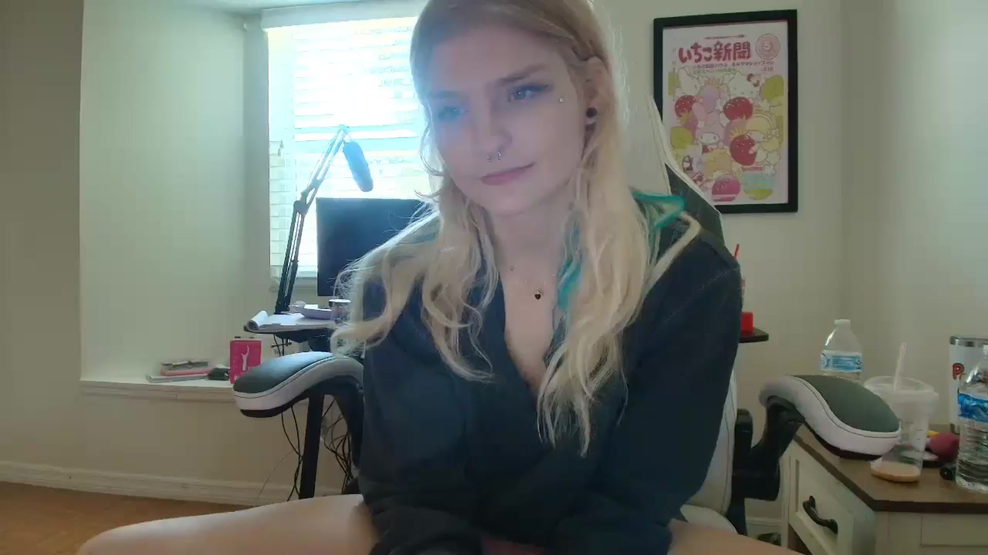 Gallery image thumbnail from DuckChan0's myfreecams stream on, 05/21/2025, 16:35 image 10 of 20