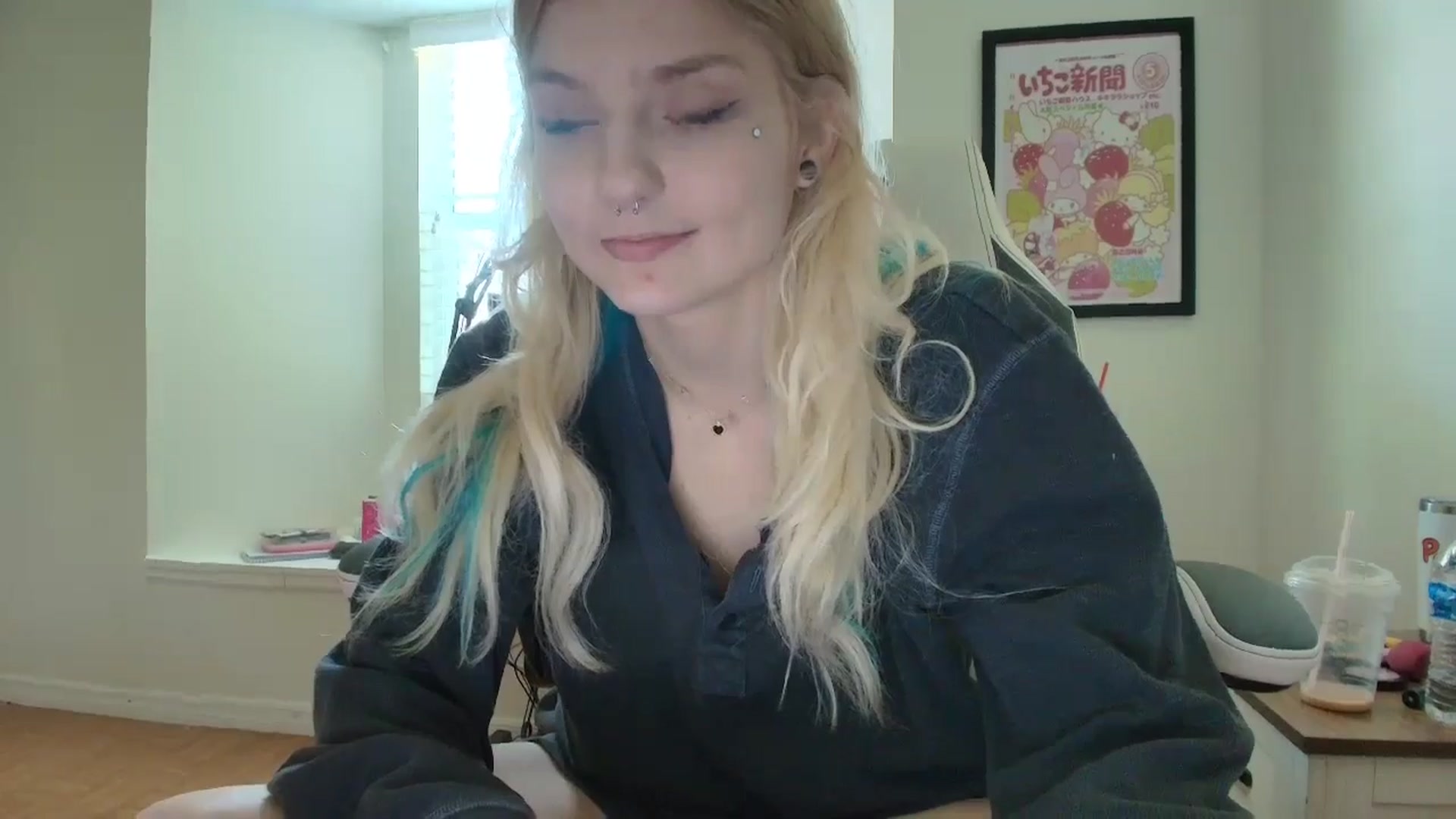 Gallery image thumbnail from DuckChan0's myfreecams stream on, 05/21/2025, 16:35 image 3 of 20