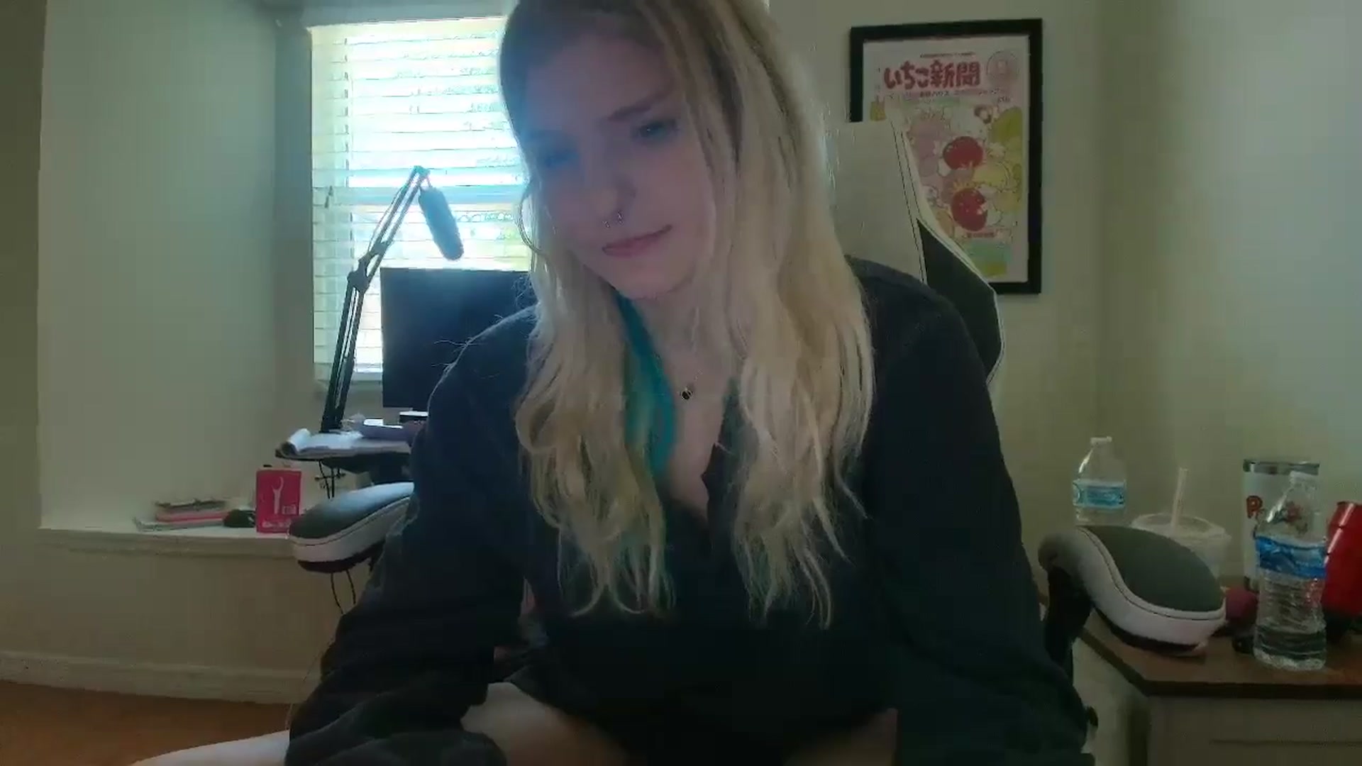 Gallery image thumbnail from DuckChan0's myfreecams stream on, 05/21/2025, 16:35 image 16 of 20