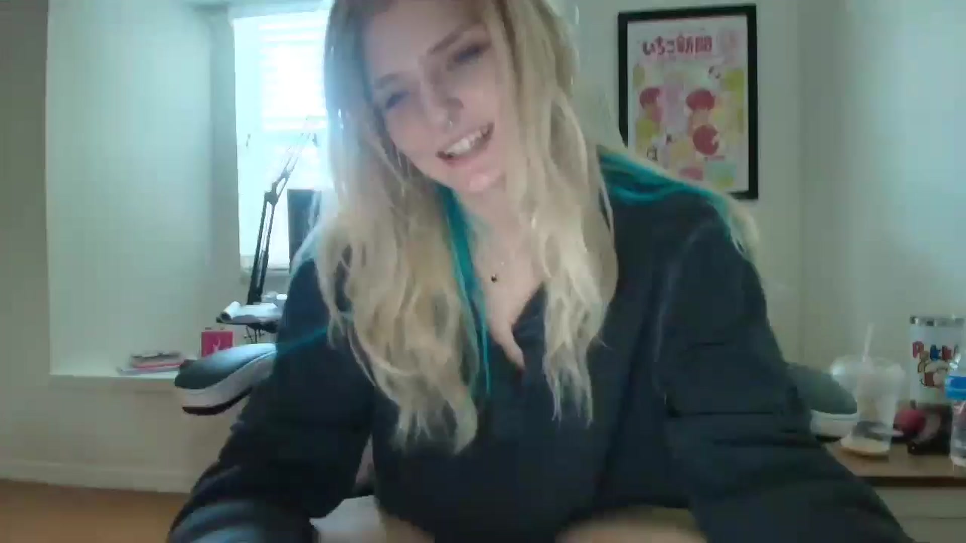 Gallery image thumbnail from DuckChan0's myfreecams stream on, 05/21/2025, 17:39 image 18 of 20