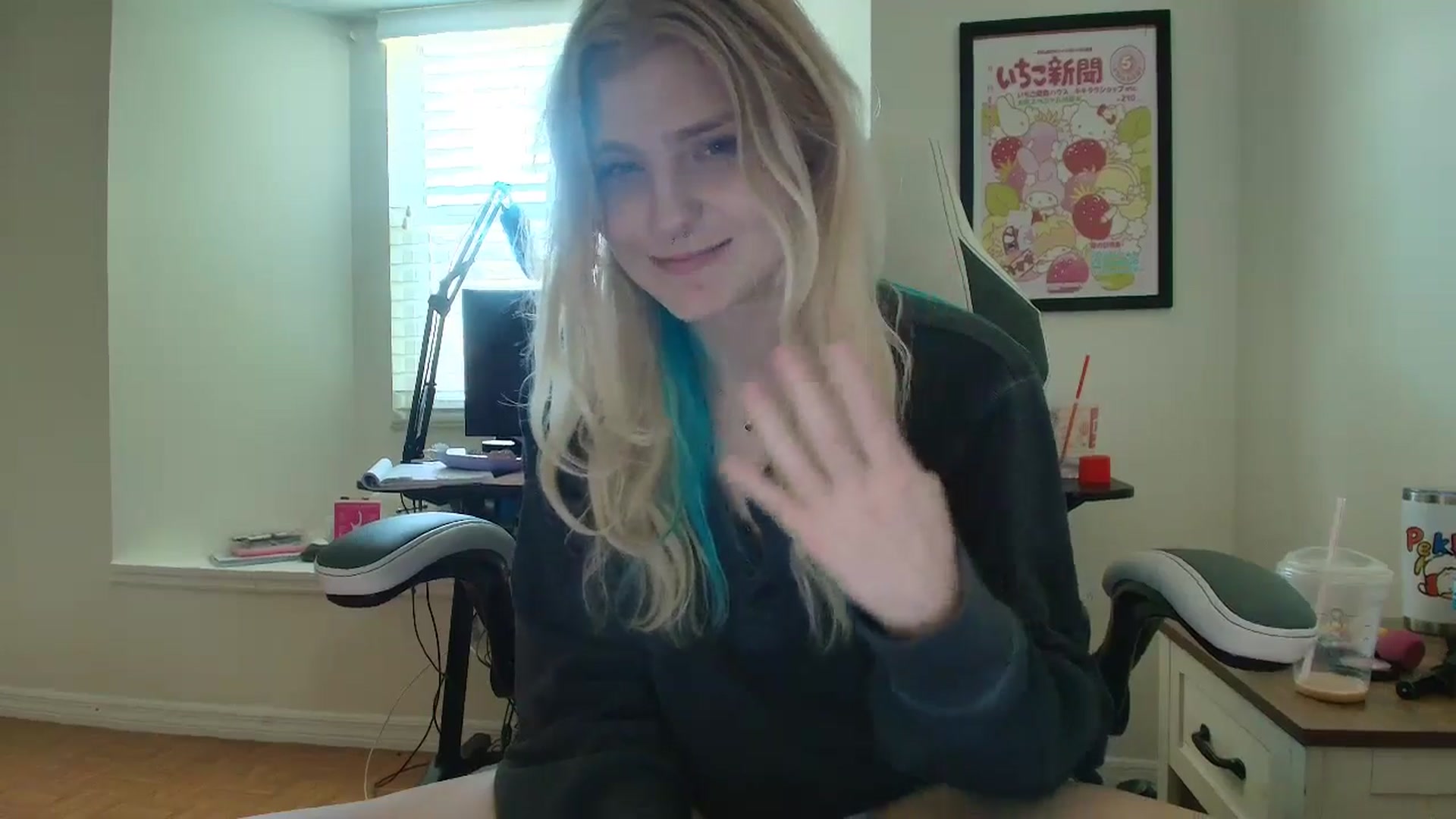 Gallery image thumbnail from DuckChan0's myfreecams stream on, 05/21/2025, 17:39 image 17 of 20
