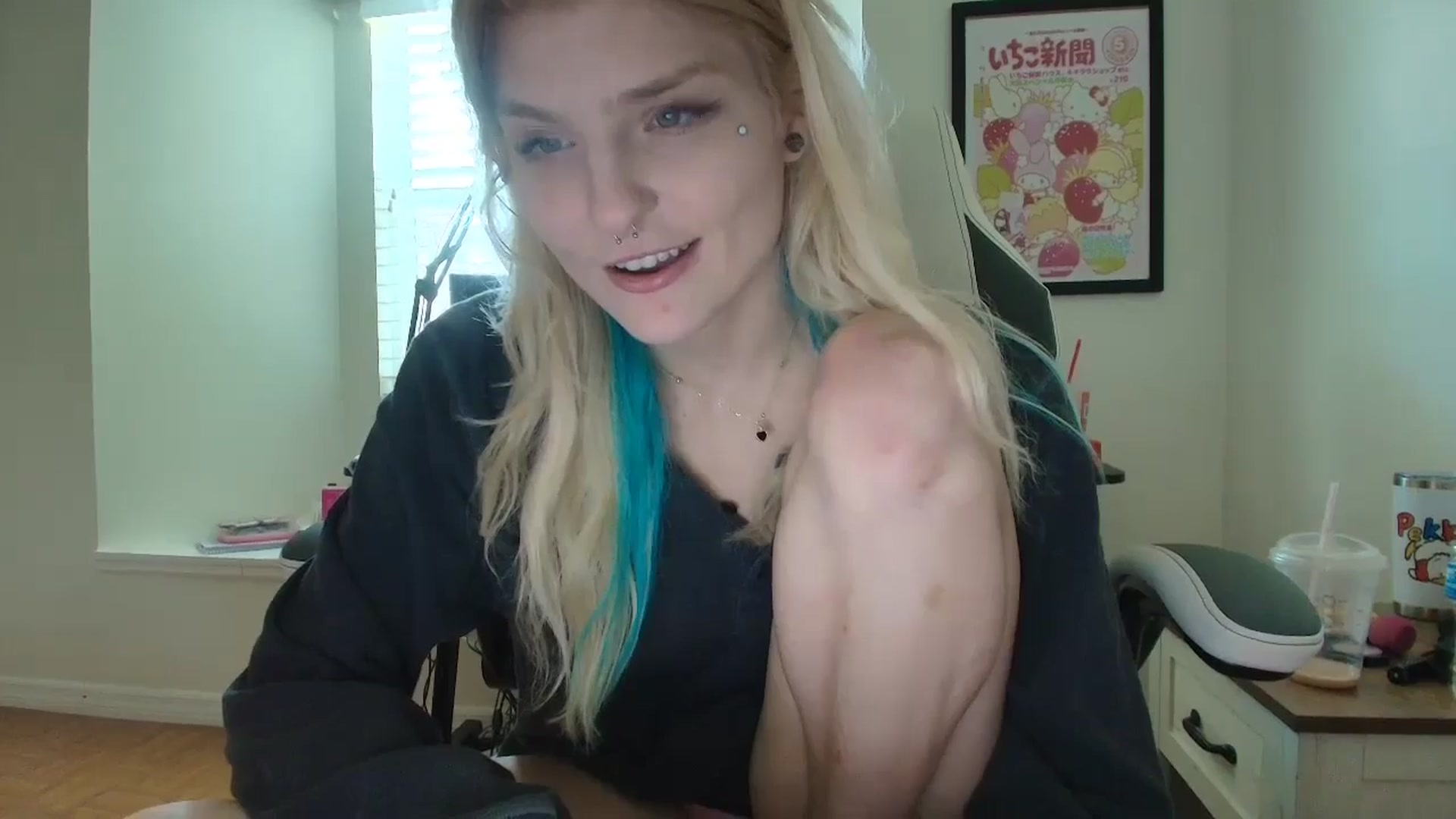 Gallery image thumbnail from DuckChan0's myfreecams stream on, 05/21/2025, 17:39 image 13 of 20