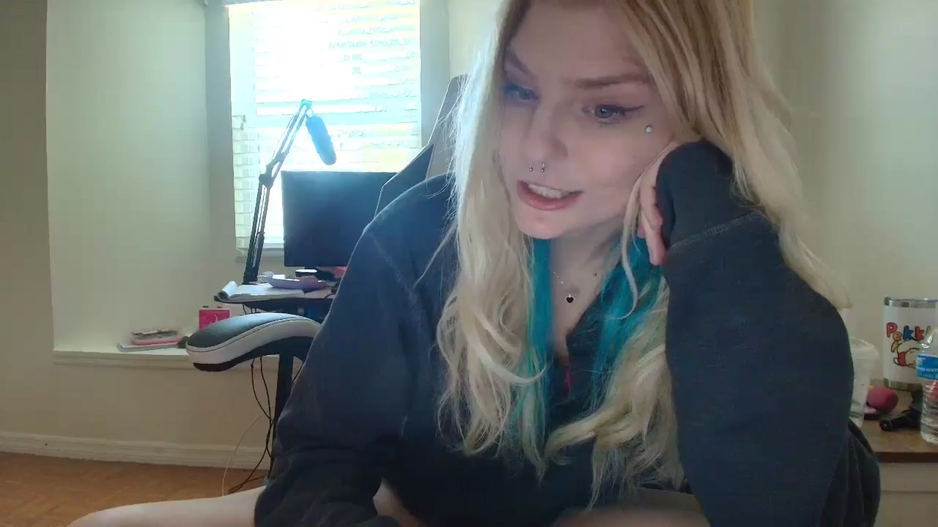 Gallery image thumbnail from DuckChan0's myfreecams stream on, 05/21/2025, 17:39 image 11 of 20