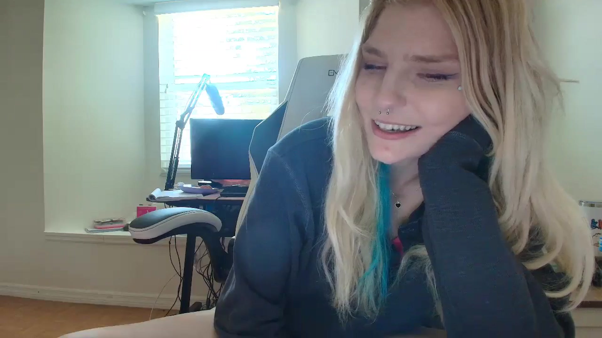 Gallery image thumbnail from DuckChan0's myfreecams stream on, 05/21/2025, 17:39 image 12 of 20