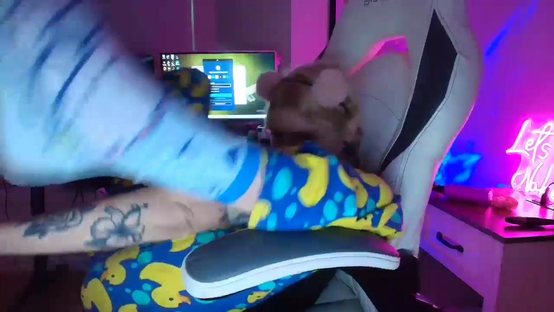 Gallery image thumbnail from DuckChan0's myfreecams stream on, 05/24/2025, 23:42 image 1 of 20