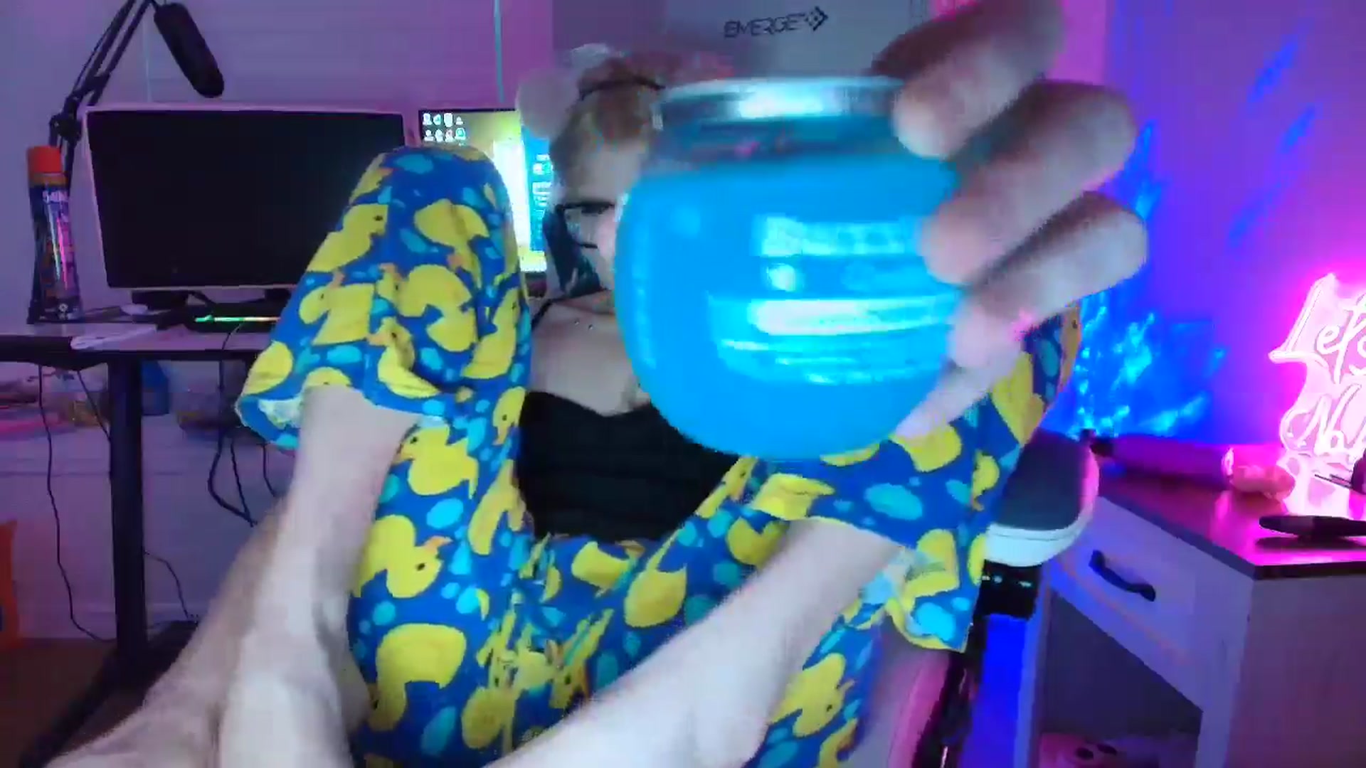 Gallery image thumbnail from DuckChan0's myfreecams stream on, 05/24/2025, 23:42 image 18 of 20