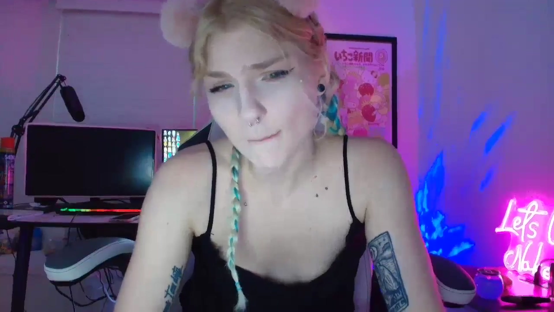 Gallery image thumbnail from DuckChan0's myfreecams stream on, 05/24/2025, 23:42 image 4 of 20