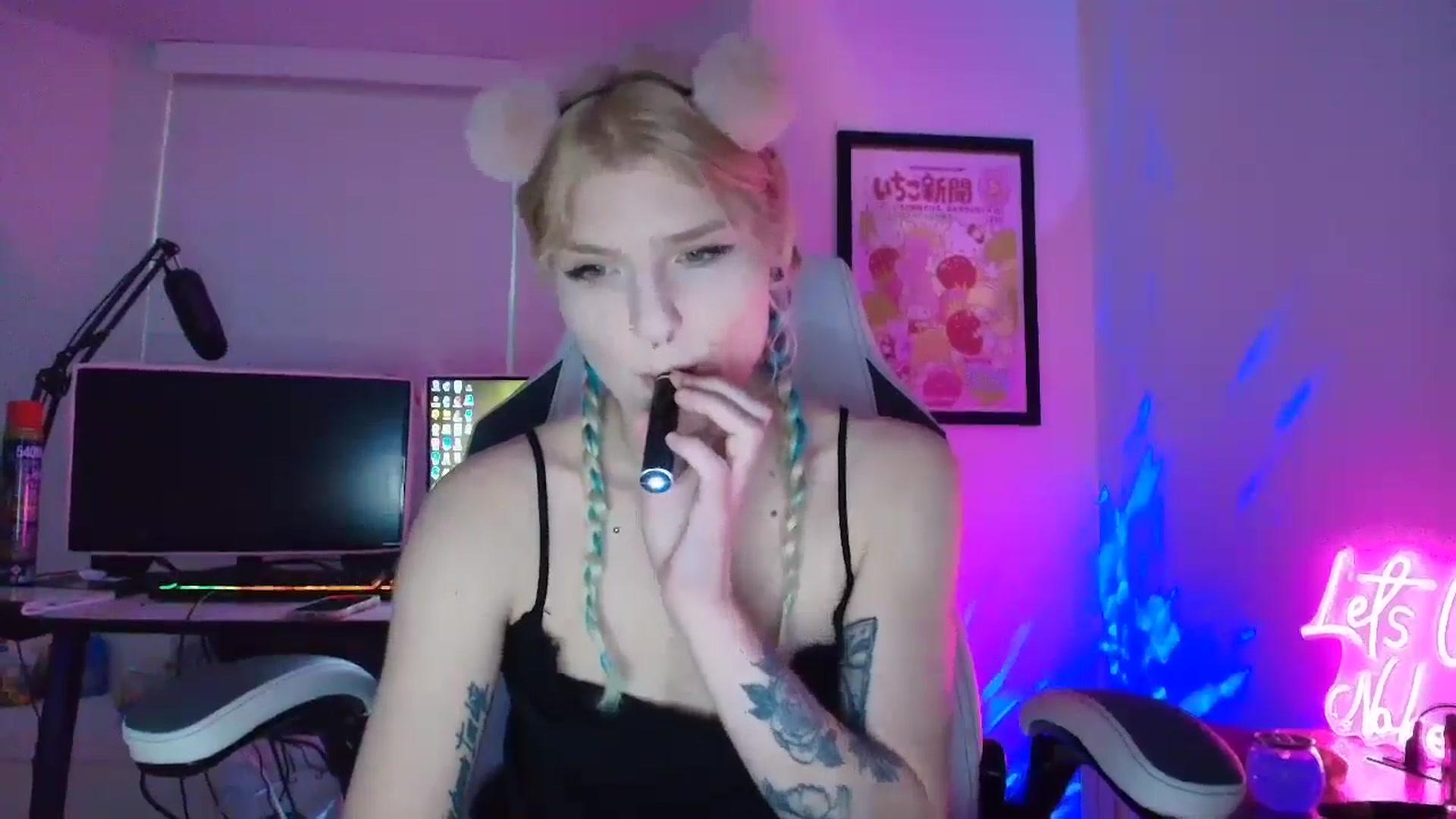 Gallery image thumbnail from DuckChan0's myfreecams stream on, 05/24/2025, 23:42 image 5 of 20