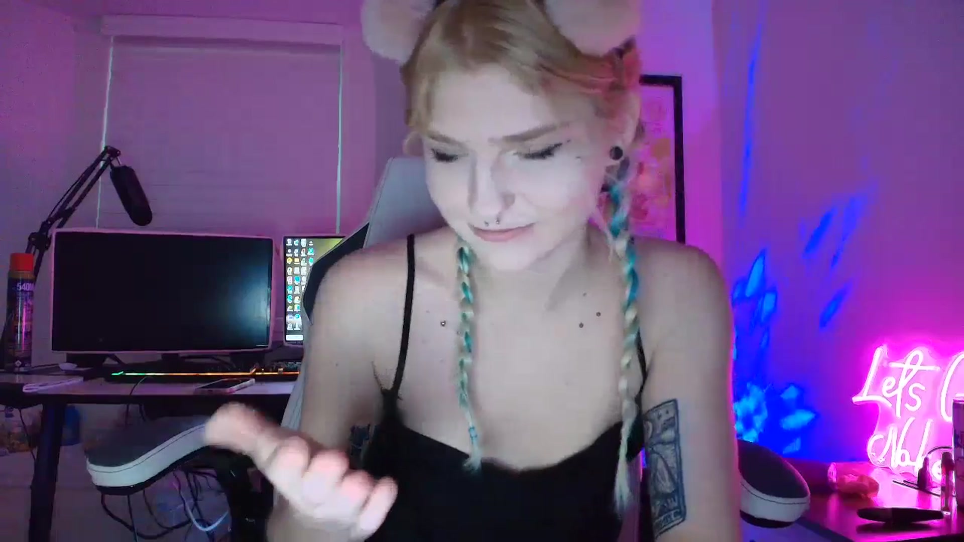 Gallery image thumbnail from DuckChan0's myfreecams stream on, 05/24/2025, 23:42 image 2 of 20