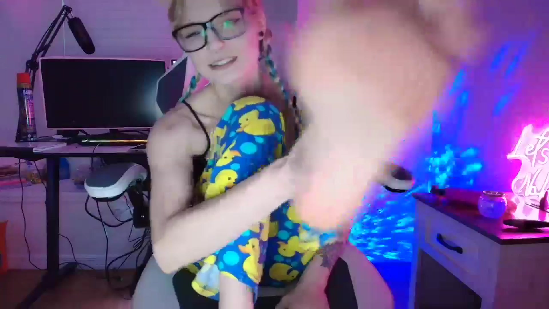 Gallery image thumbnail from DuckChan0's myfreecams stream on, 05/24/2025, 23:42 image 15 of 20