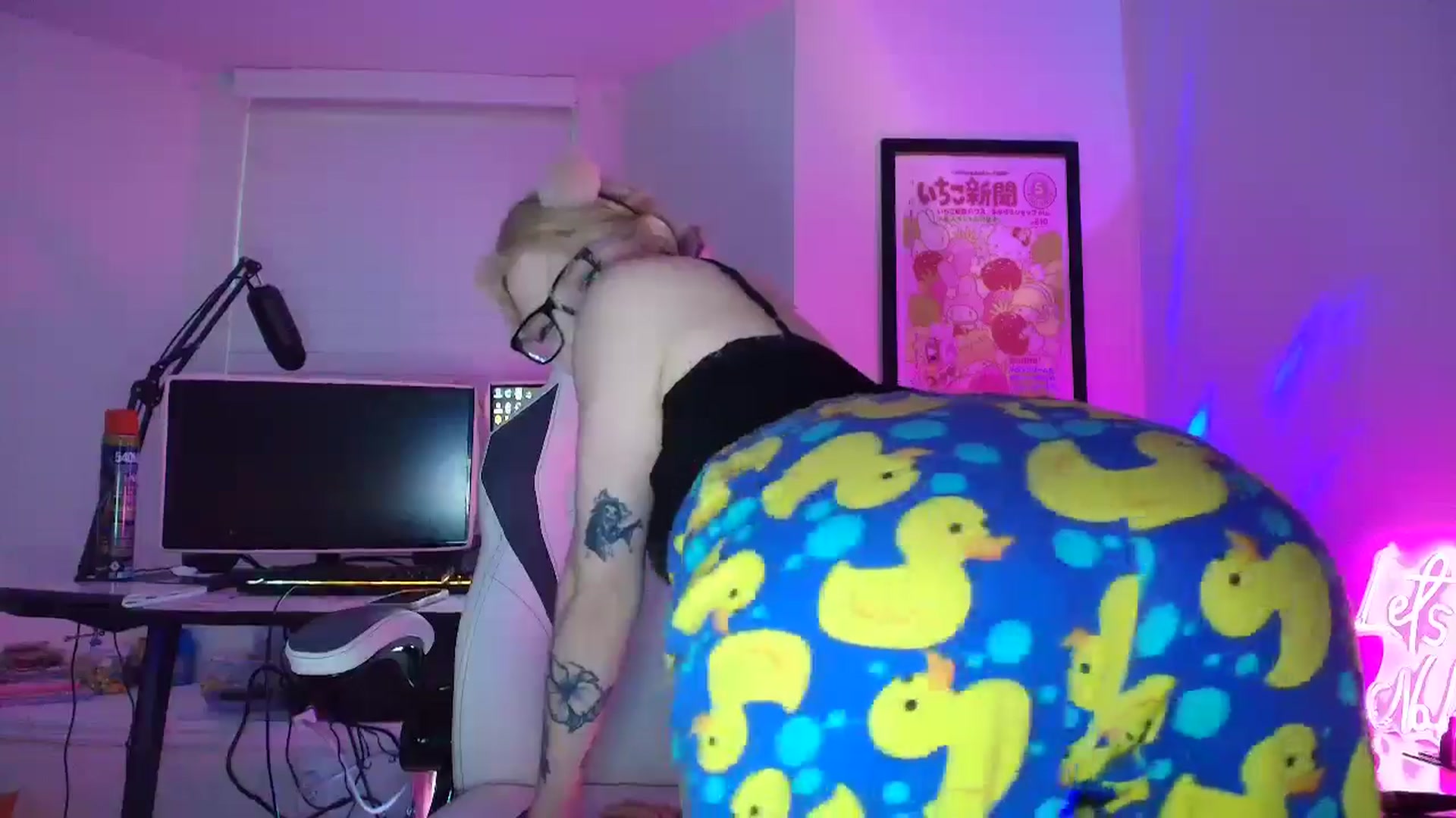 Gallery image thumbnail from DuckChan0's myfreecams stream on, 05/24/2025, 23:42 image 14 of 20