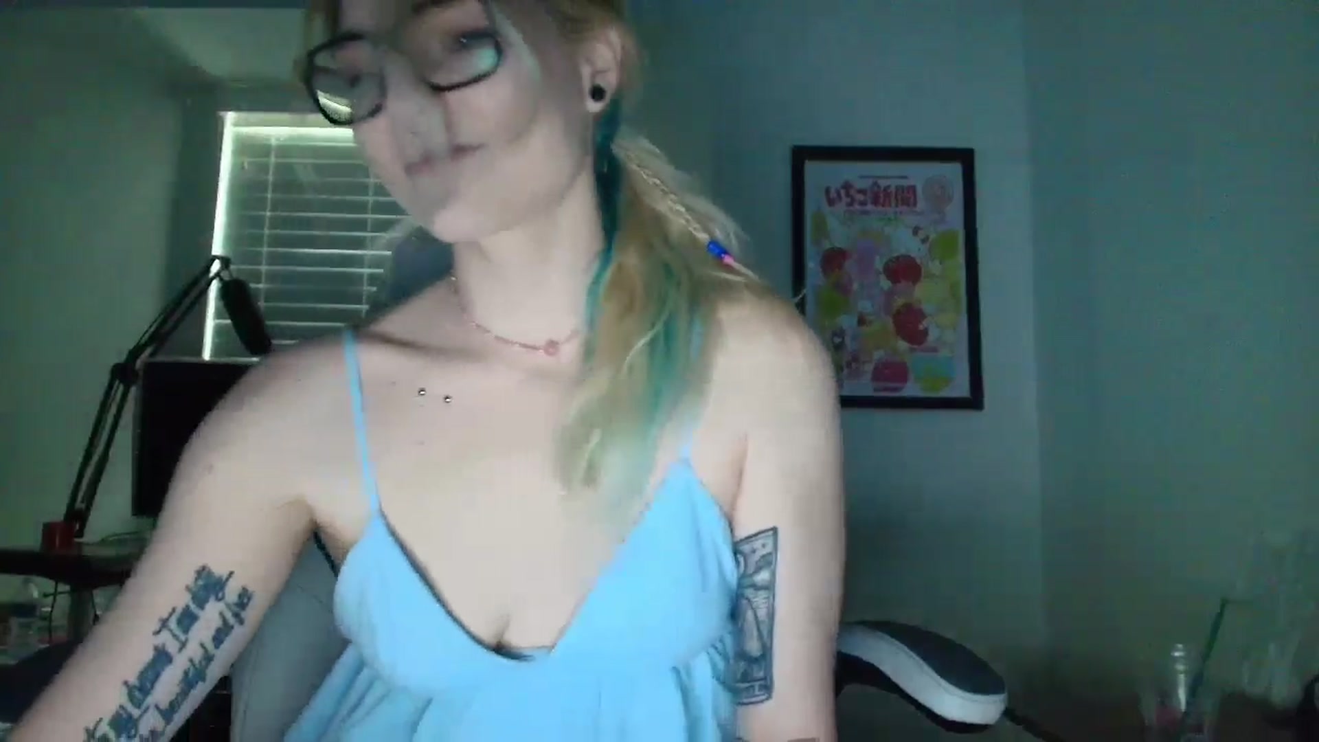 Gallery image thumbnail from DuckChan0's myfreecams stream on, 05/25/2025, 15:46 image 16 of 20
