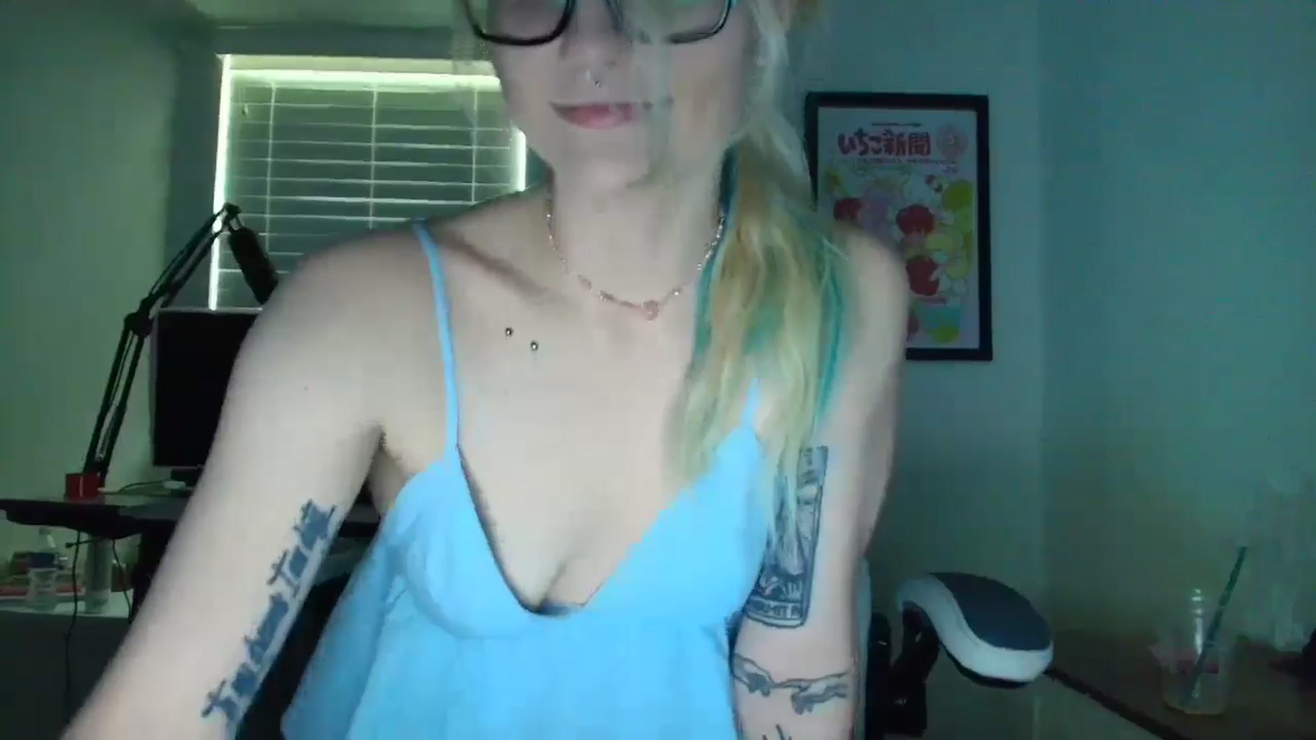 Gallery image thumbnail from DuckChan0's myfreecams stream on, 05/25/2025, 15:46 image 15 of 20