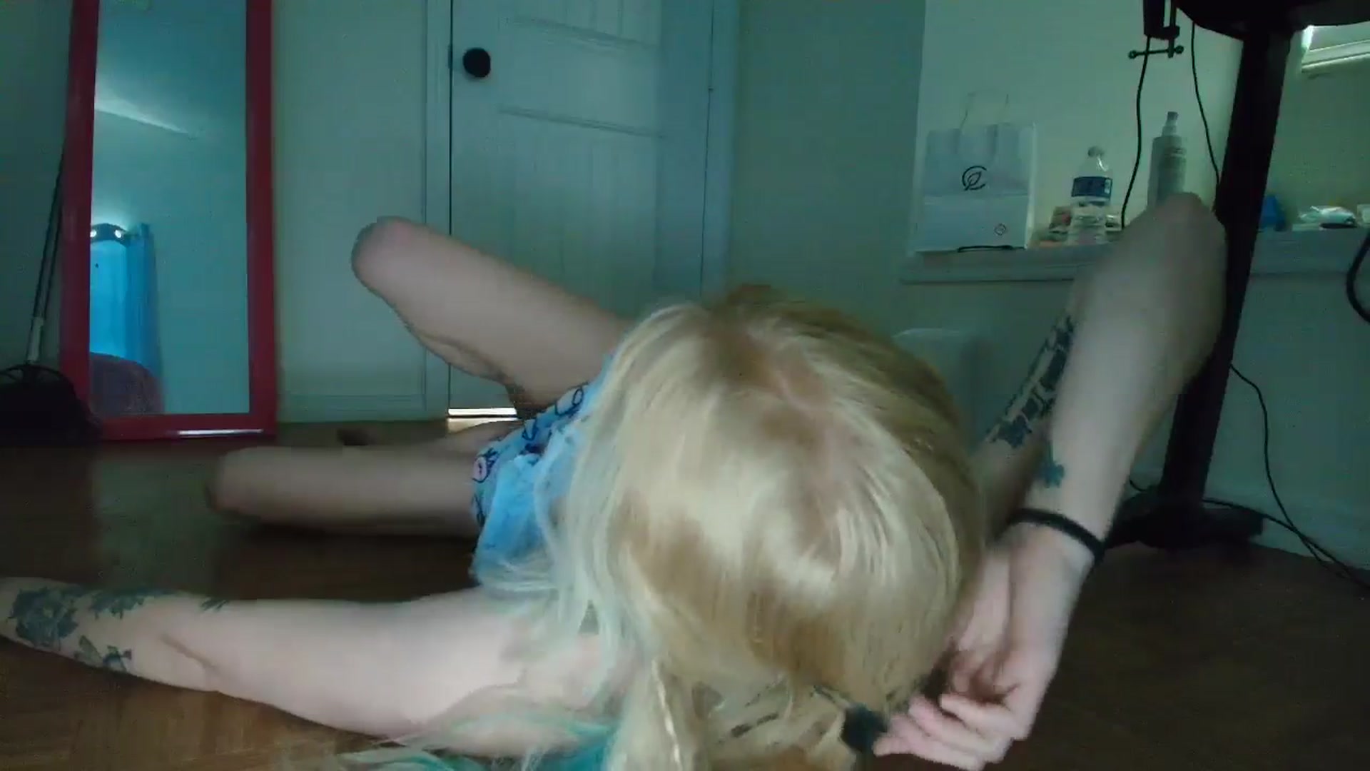 Gallery image thumbnail from DuckChan0's myfreecams stream on, 05/25/2025, 15:46 image 6 of 20