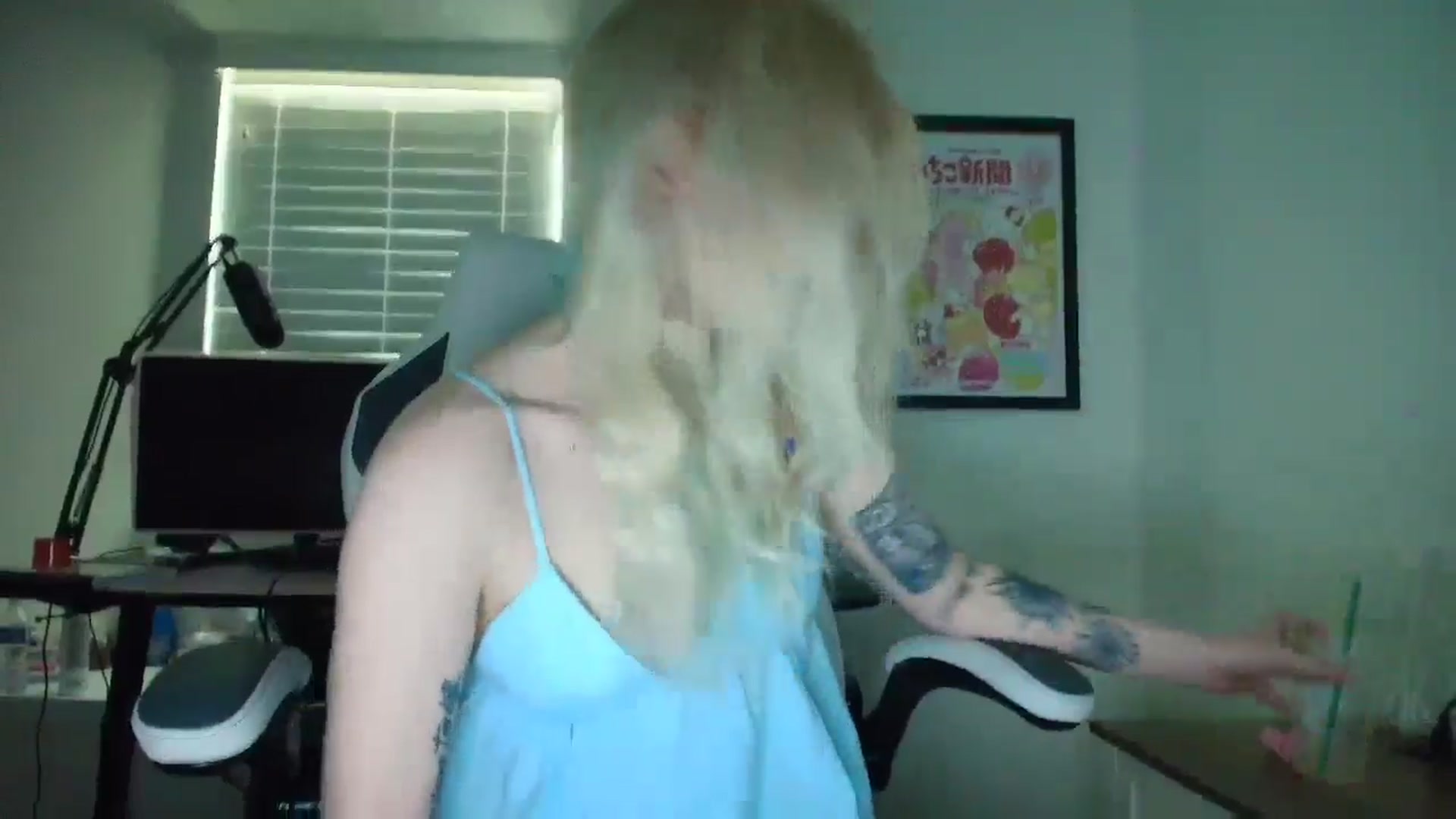 Gallery image thumbnail from DuckChan0's myfreecams stream on, 05/25/2025, 15:46 image 8 of 20