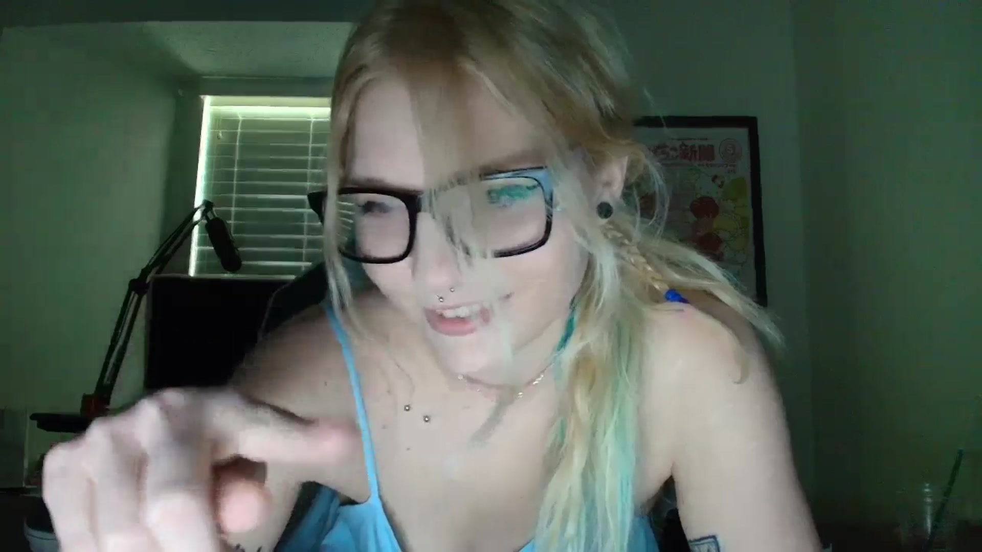 Gallery image thumbnail from DuckChan0's myfreecams stream on, 05/25/2025, 15:46 image 14 of 20
