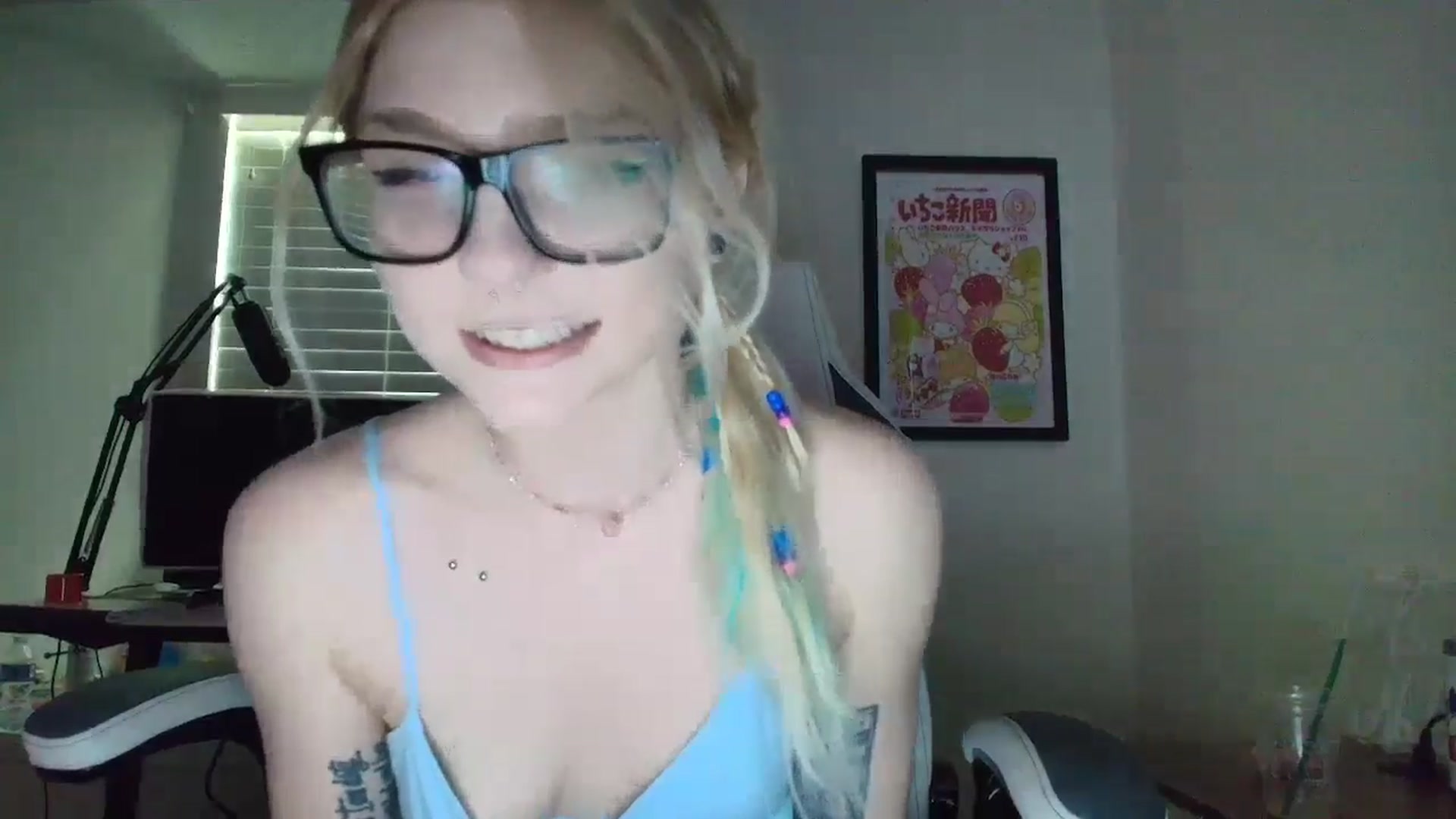 Gallery image thumbnail from DuckChan0's myfreecams stream on, 05/25/2025, 15:46 image 10 of 20