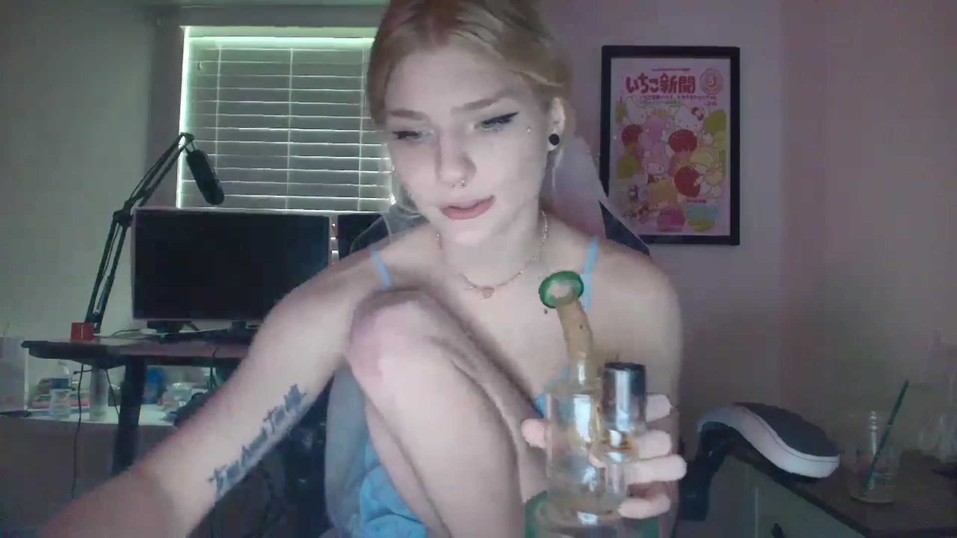 Gallery image thumbnail from DuckChan0's myfreecams stream on, 05/25/2025, 16:26 image 6 of 20