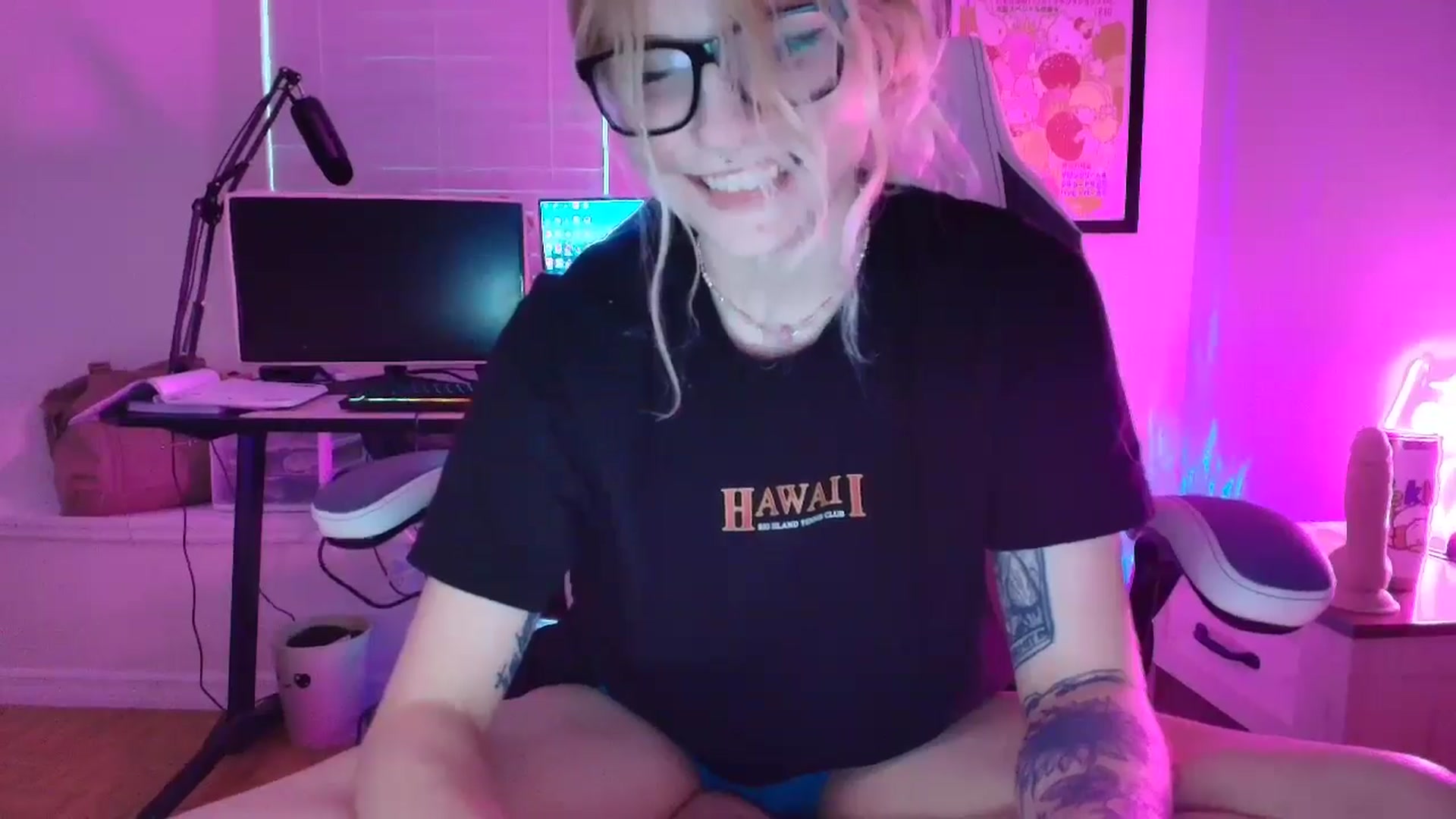 Gallery image thumbnail from DuckChan0's myfreecams stream on, 05/25/2025, 23:45 image 8 of 20