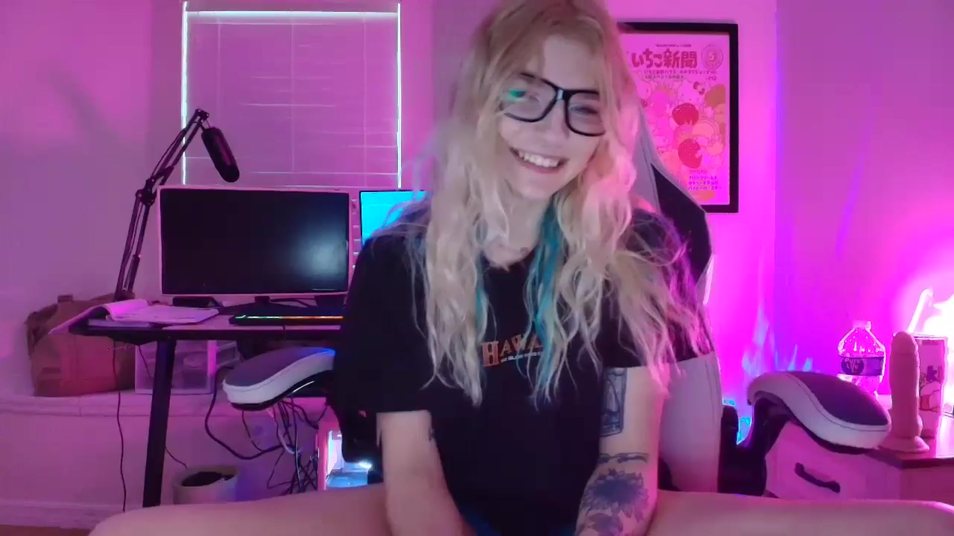 Gallery image thumbnail from DuckChan0's myfreecams stream on, 05/25/2025, 23:45 image 1 of 20