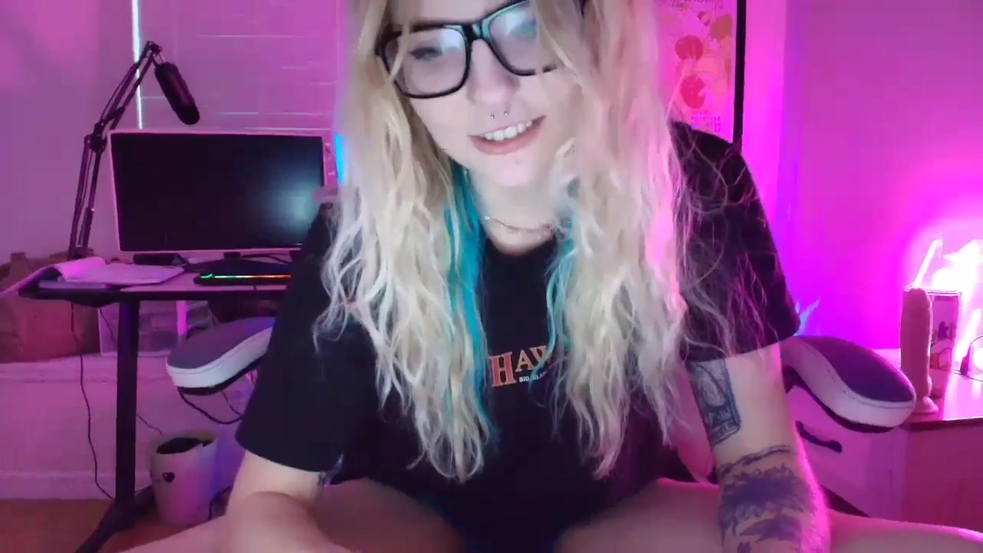 Gallery image thumbnail from DuckChan0's myfreecams stream on, 05/25/2025, 23:45 image 2 of 20