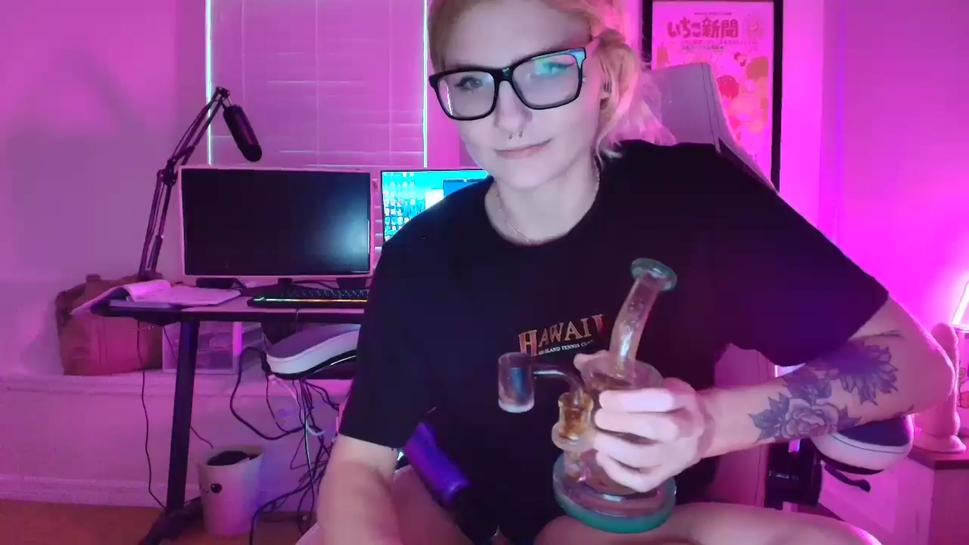 Gallery image thumbnail from DuckChan0's myfreecams stream on, 05/25/2025, 23:45 image 5 of 20