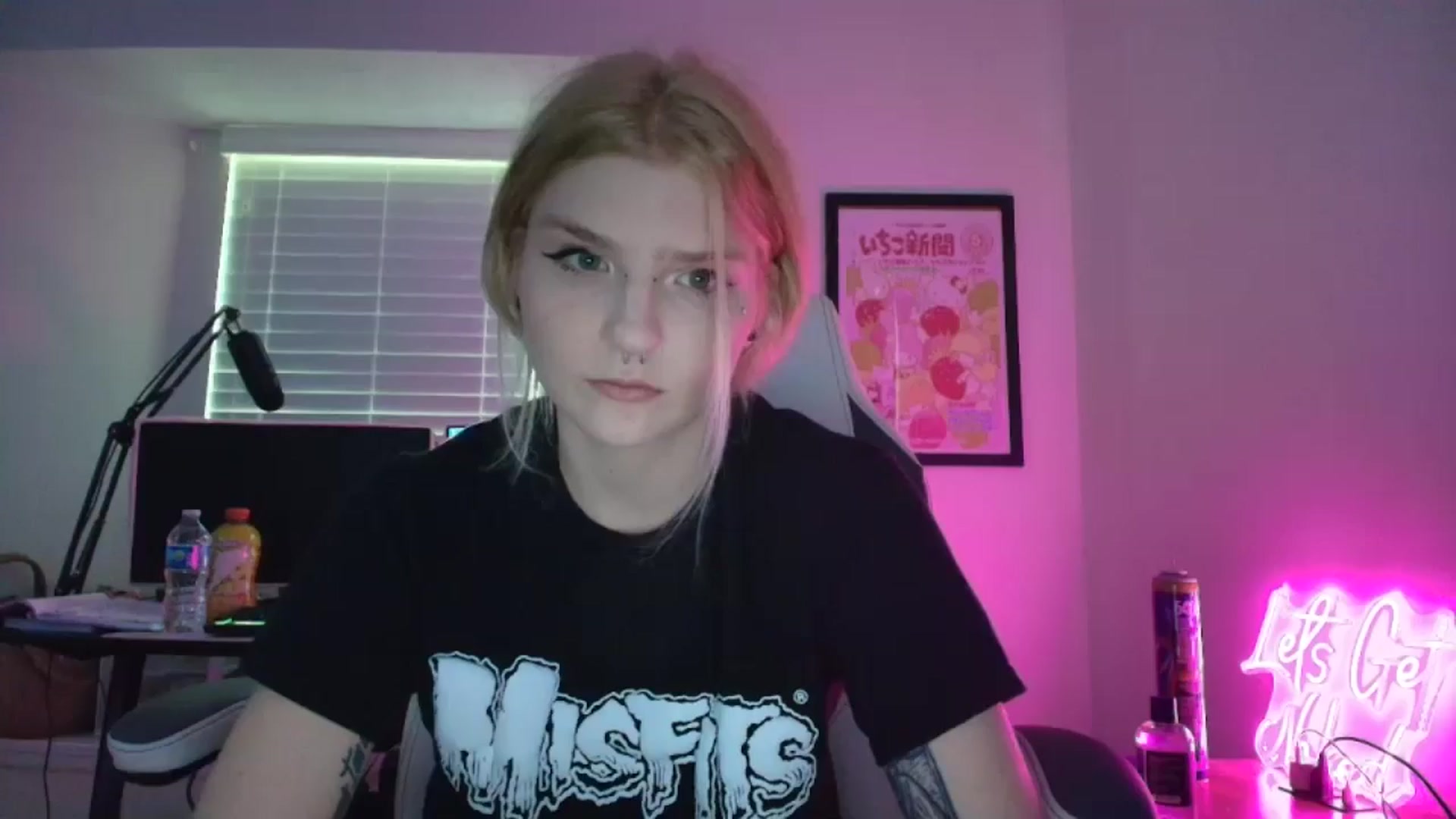 Gallery image thumbnail from DuckChan0's myfreecams stream on, 05/26/2025, 22:01 image 1 of 20