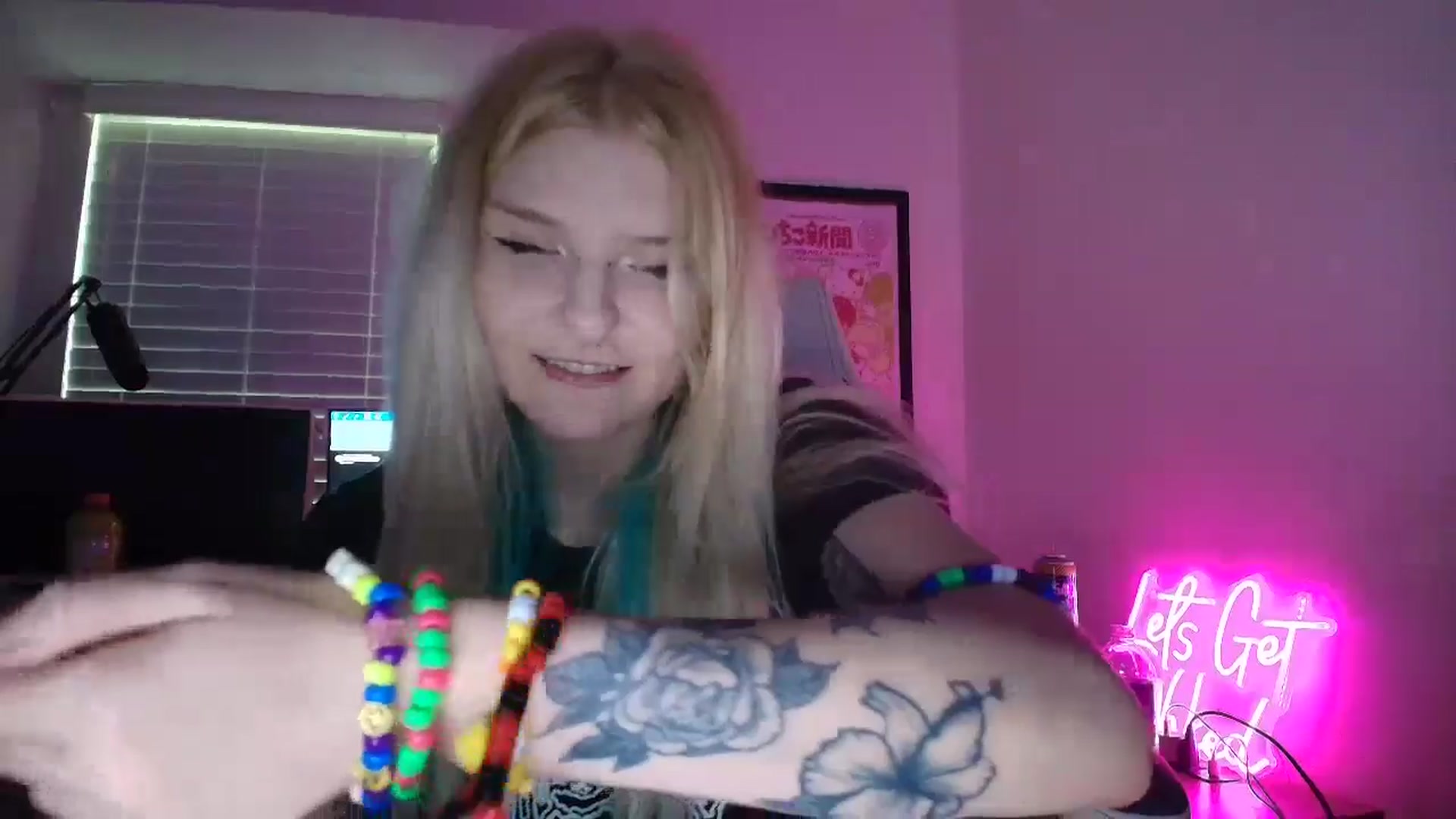 Gallery image thumbnail from DuckChan0's myfreecams stream on, 05/26/2025, 22:01 image 3 of 20