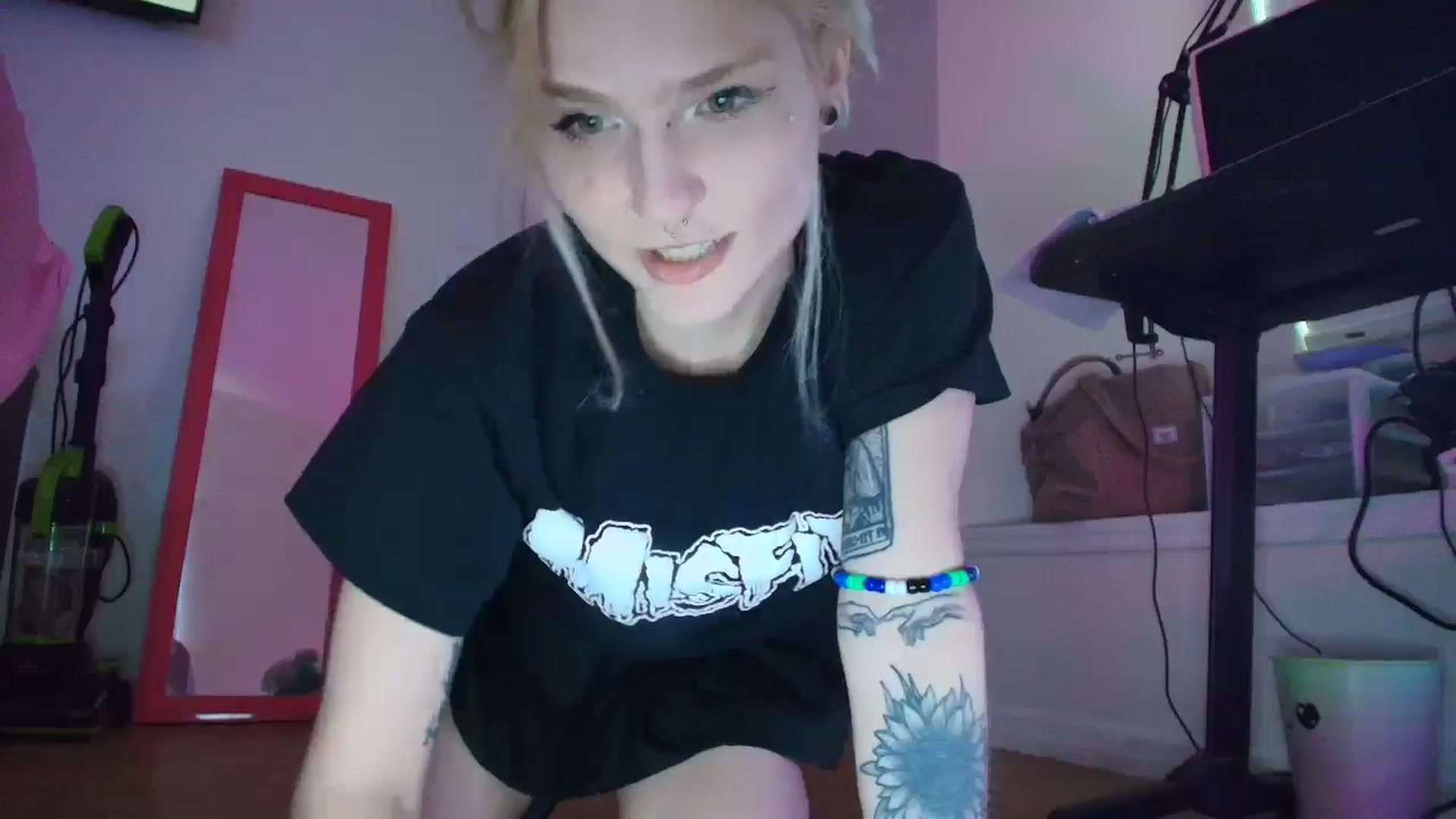 Gallery image thumbnail from DuckChan0's myfreecams stream on, 05/26/2025, 22:01 image 8 of 20