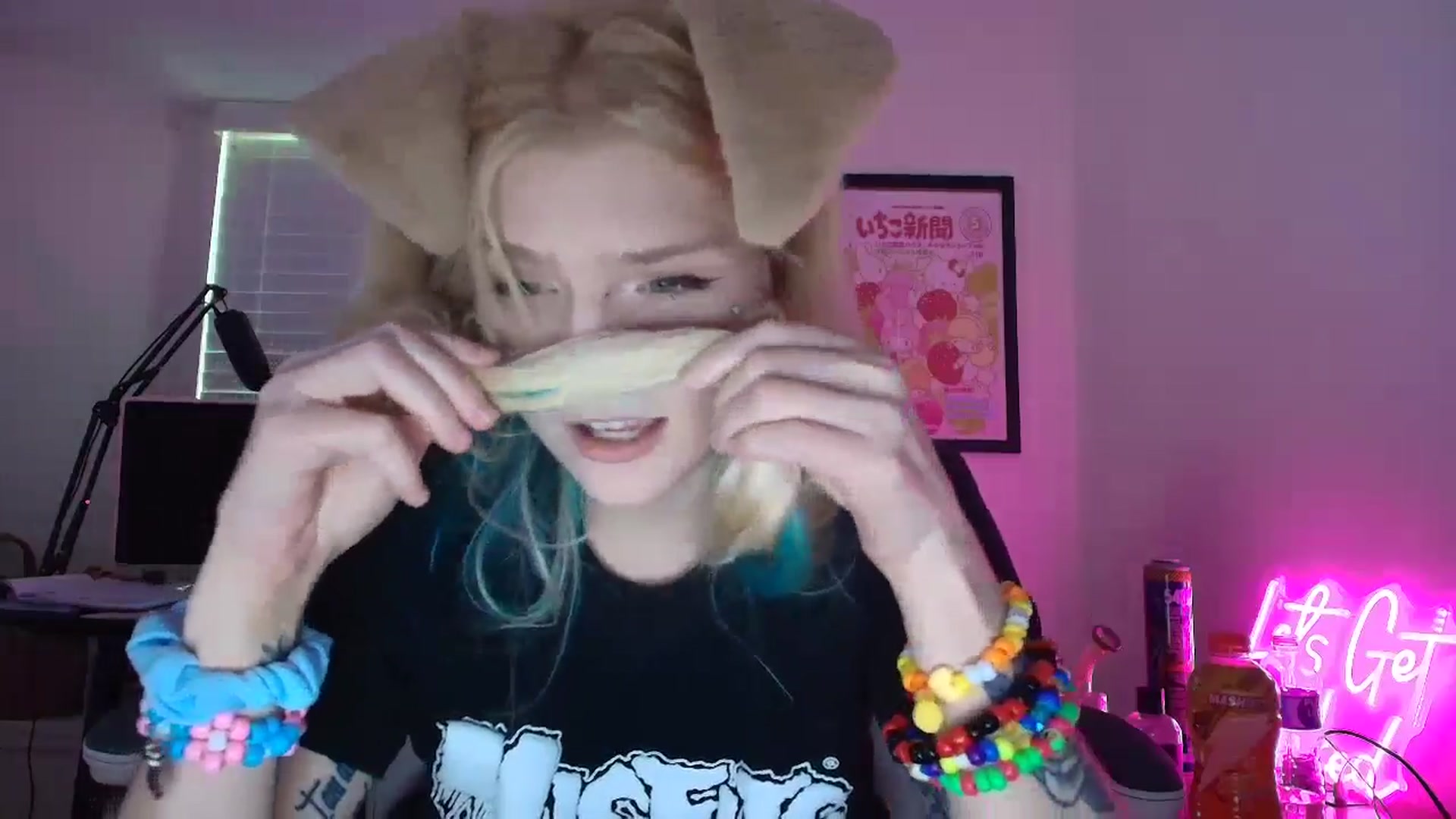 Gallery image thumbnail from DuckChan0's myfreecams stream on, 05/26/2025, 22:01 image 19 of 20