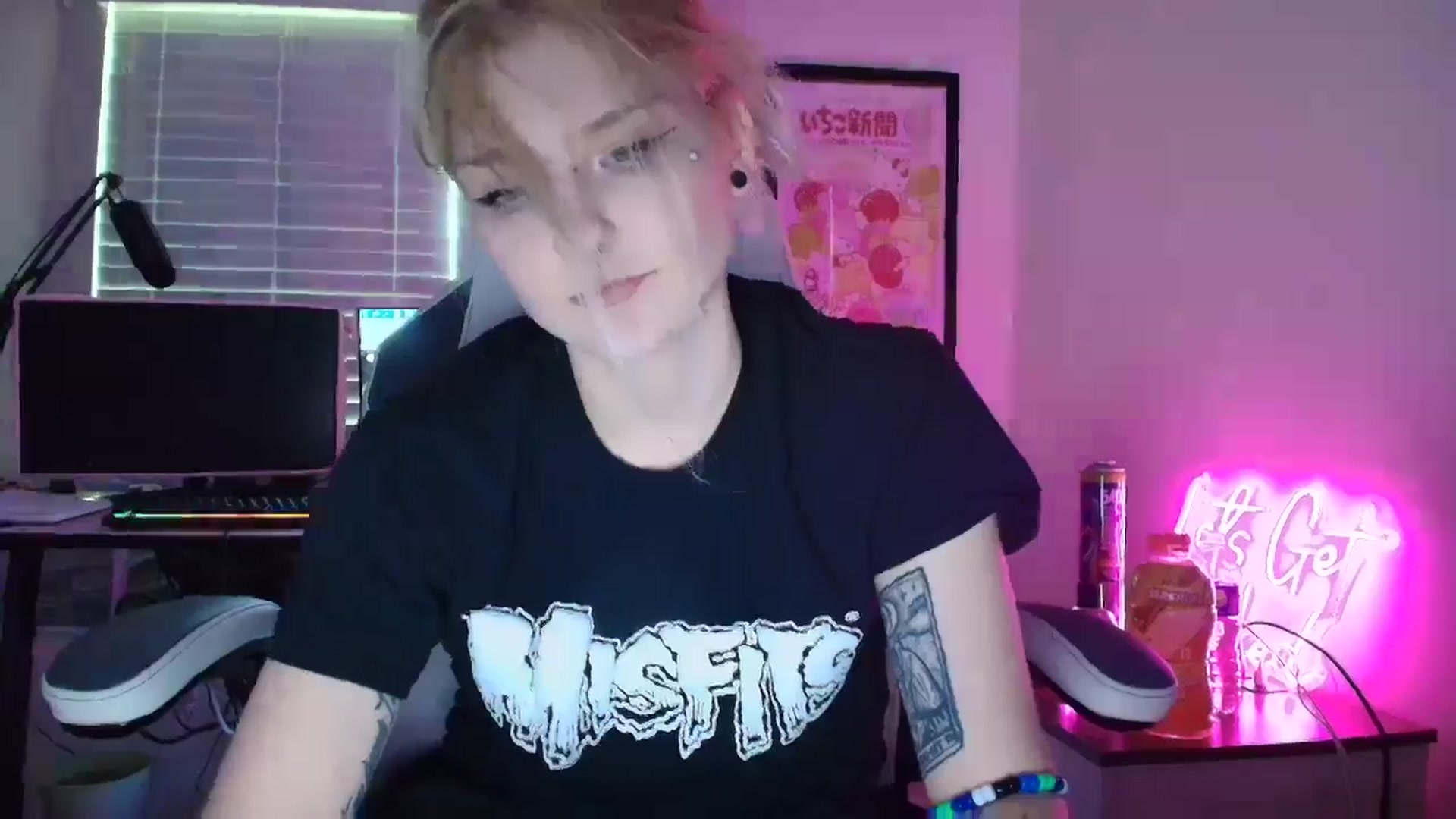 Gallery image thumbnail from DuckChan0's myfreecams stream on, 05/26/2025, 22:01 image 7 of 20