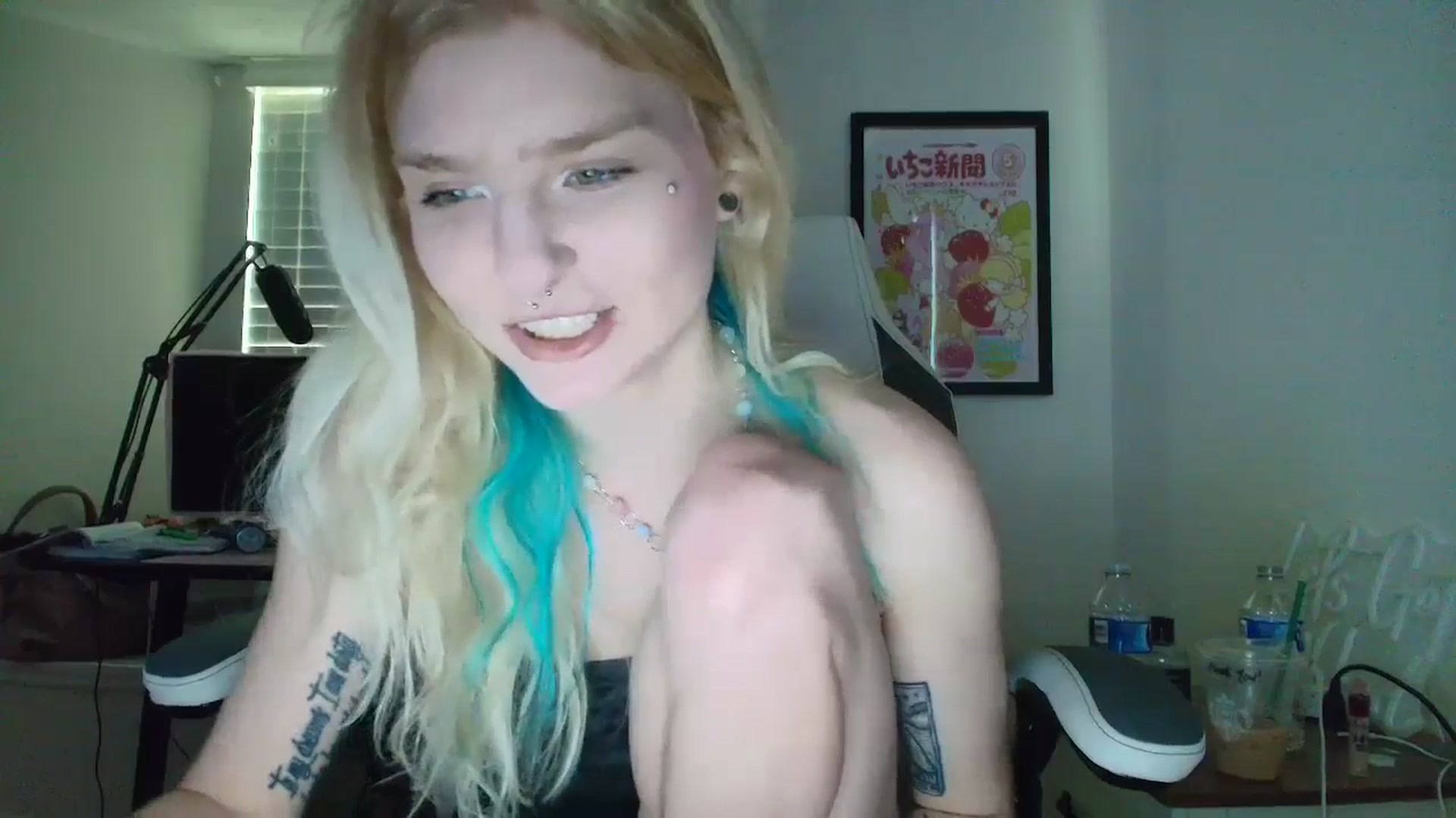 Gallery image thumbnail from DuckChan0's myfreecams stream on, 05/27/2025, 12:14 image 19 of 20