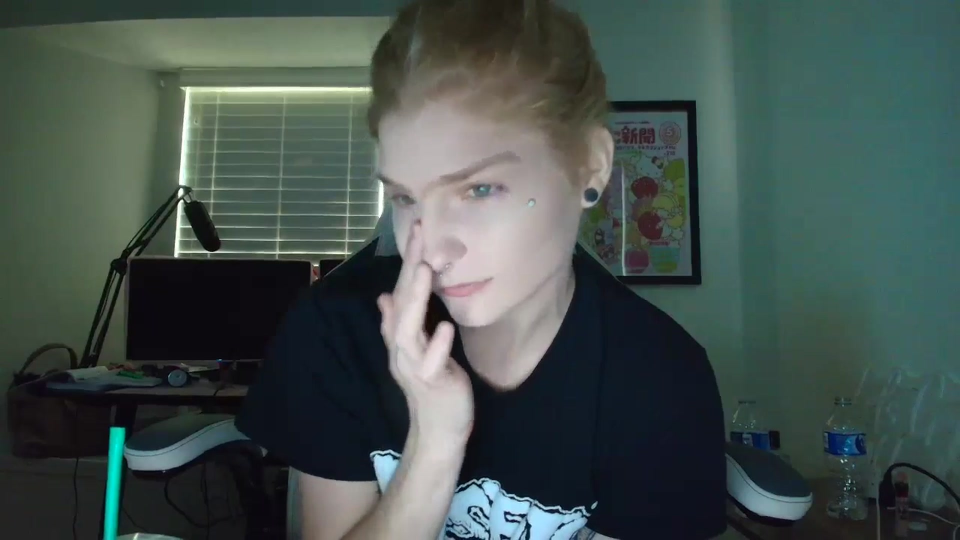 Gallery image thumbnail from DuckChan0's myfreecams stream on, 05/27/2025, 12:14 image 5 of 20