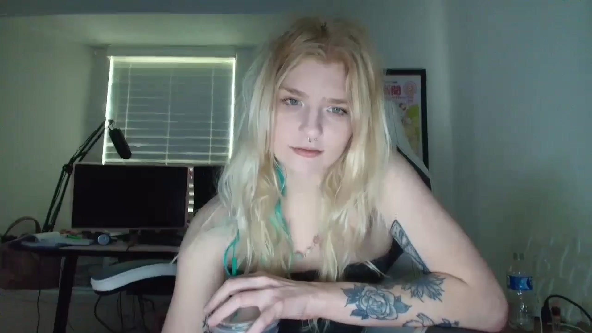 Gallery image thumbnail from DuckChan0's myfreecams stream on, 05/27/2025, 12:14 image 13 of 20